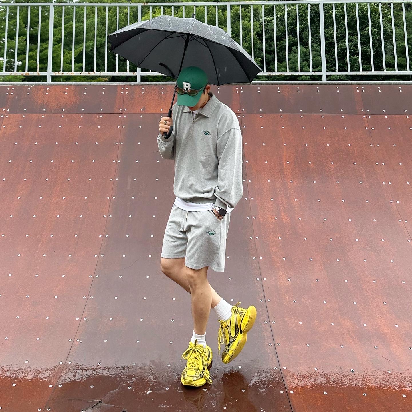 Balenciaga 3XL Sneakers Yellow Black 착용 스타일 - 1