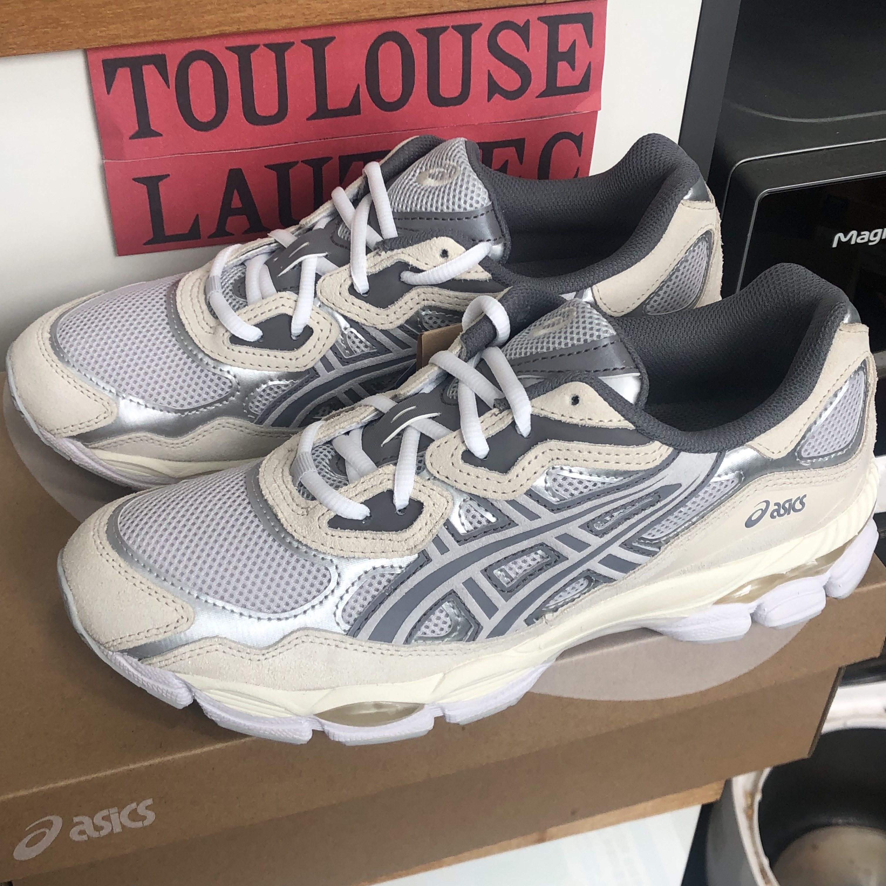 Asics Gel-NYC Concrete Oatmeal 착용 스타일