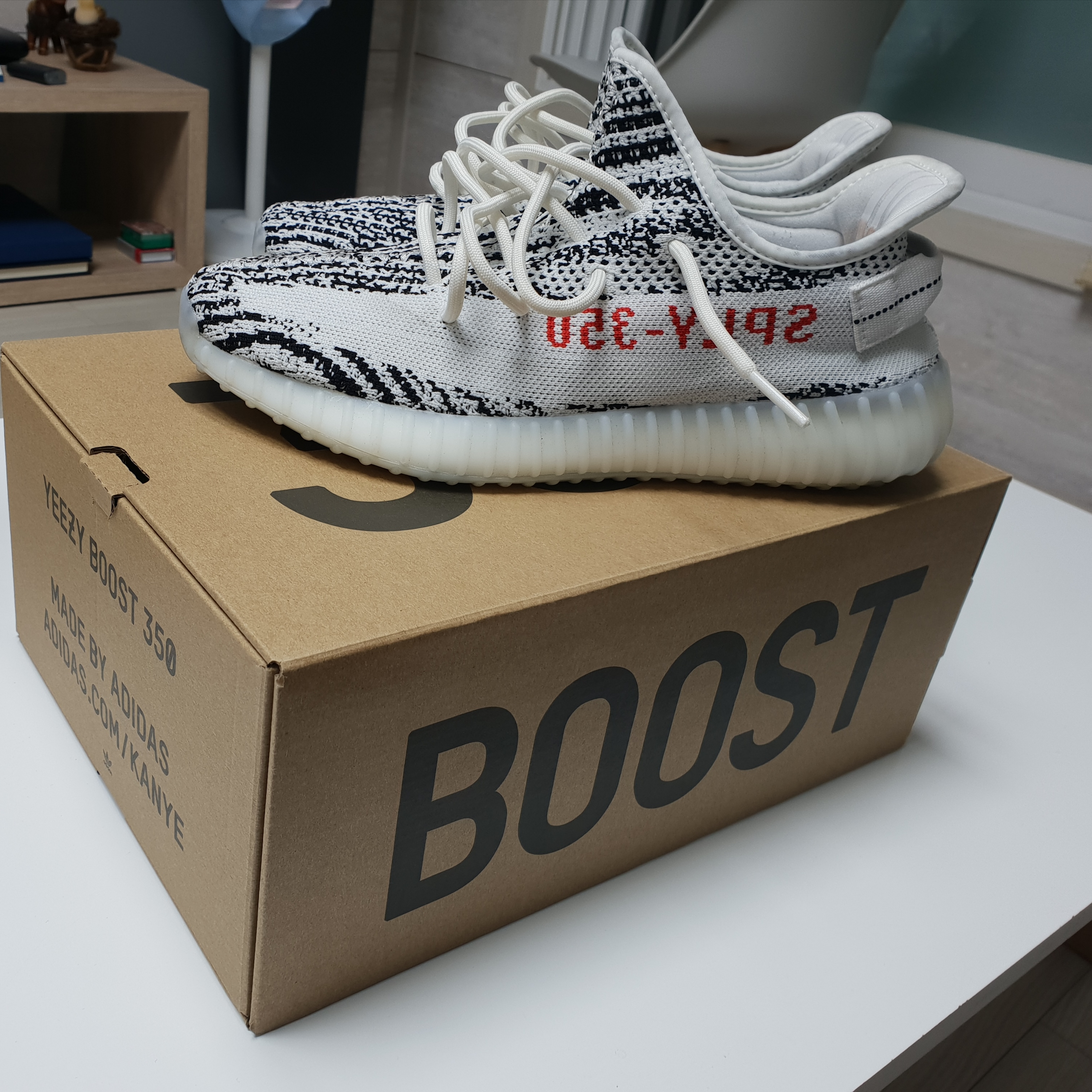 Adidas Yeezy Boost 350 V2 Zebra 2022/2023 착용 스타일