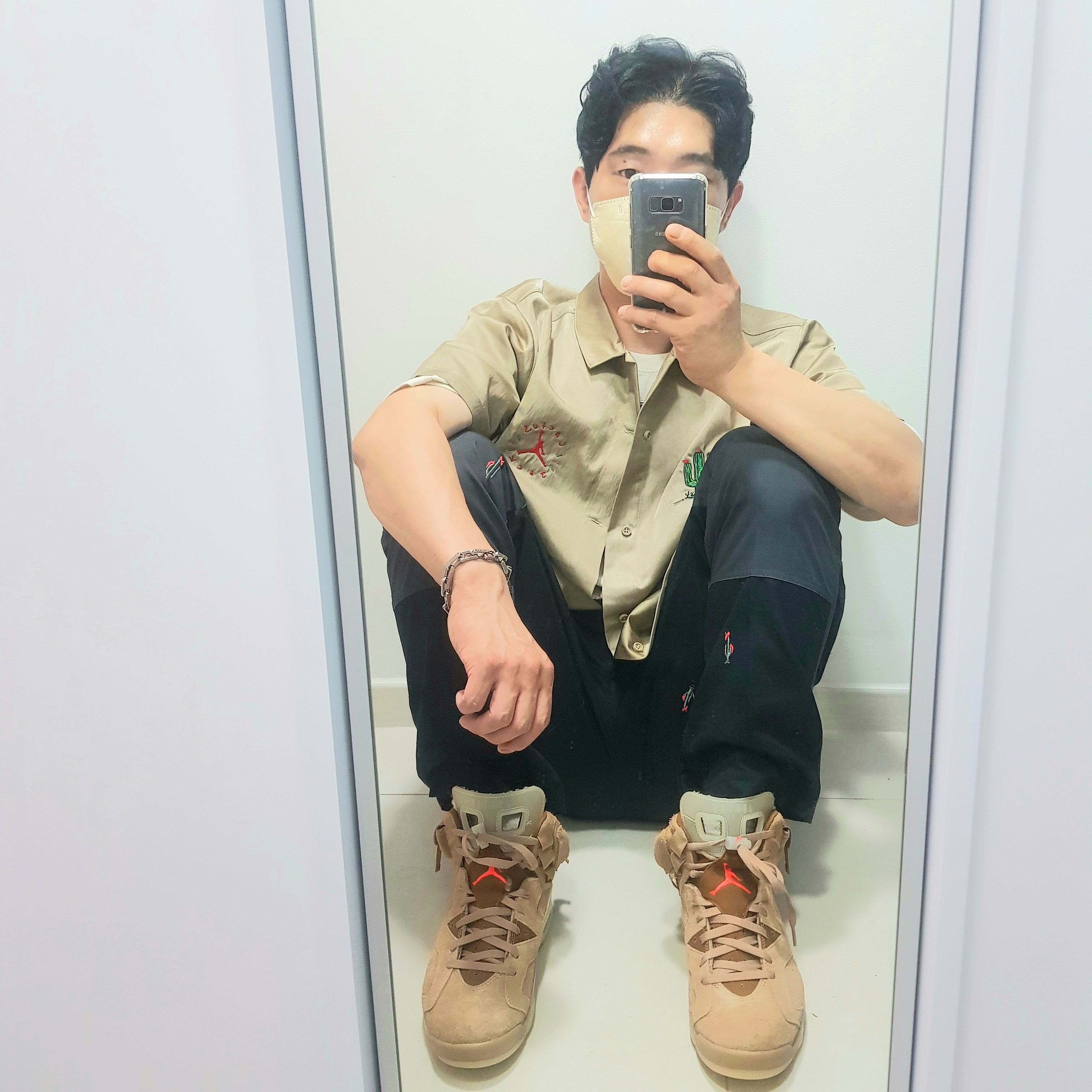 Jordan 6 x Travis Scott Retro SP British Khaki, Jordan x Travis Scott Button Down Top - US/EU 착용 스타일 - 4