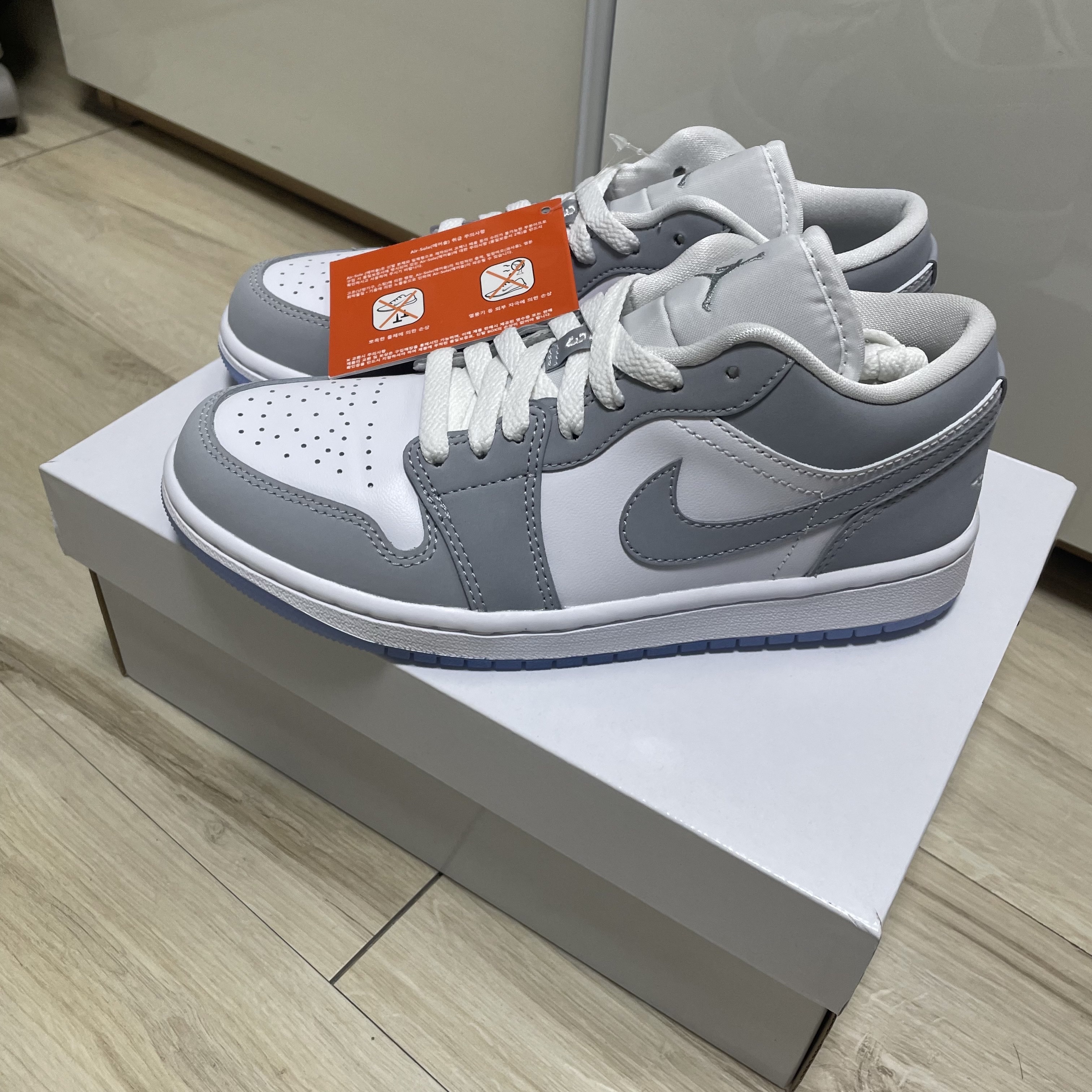 (W) Jordan 1 Low White Wolf Grey 착용 스타일 - 3