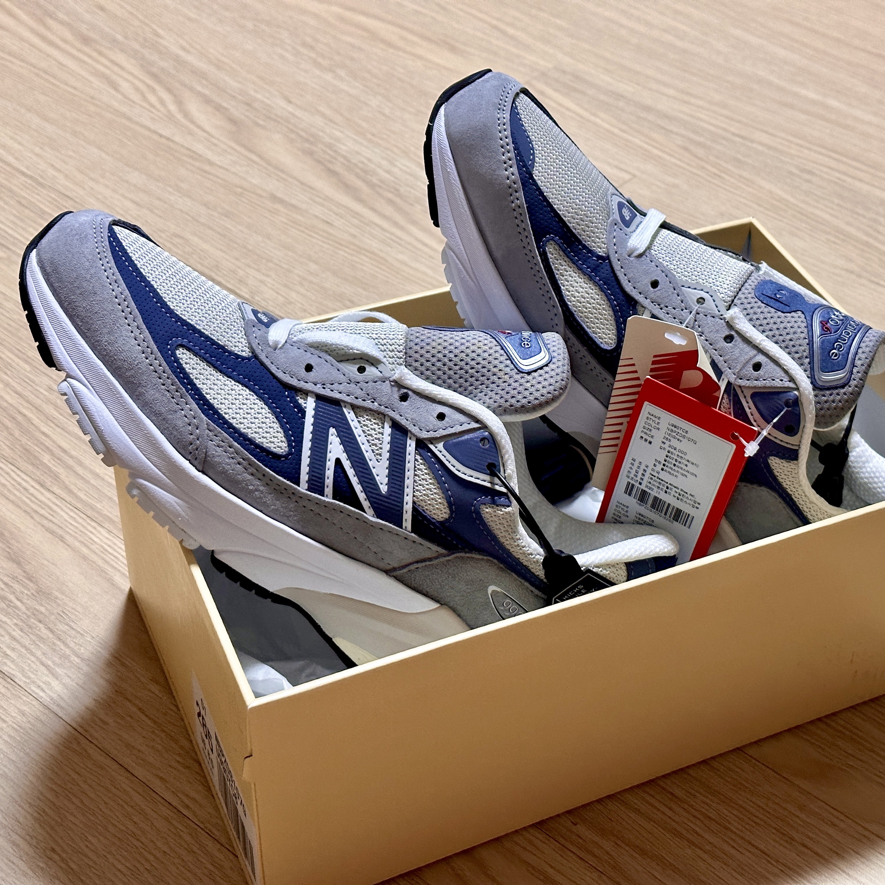 New Balance 990v6 Made in USA Gray Suede 착용 스타일