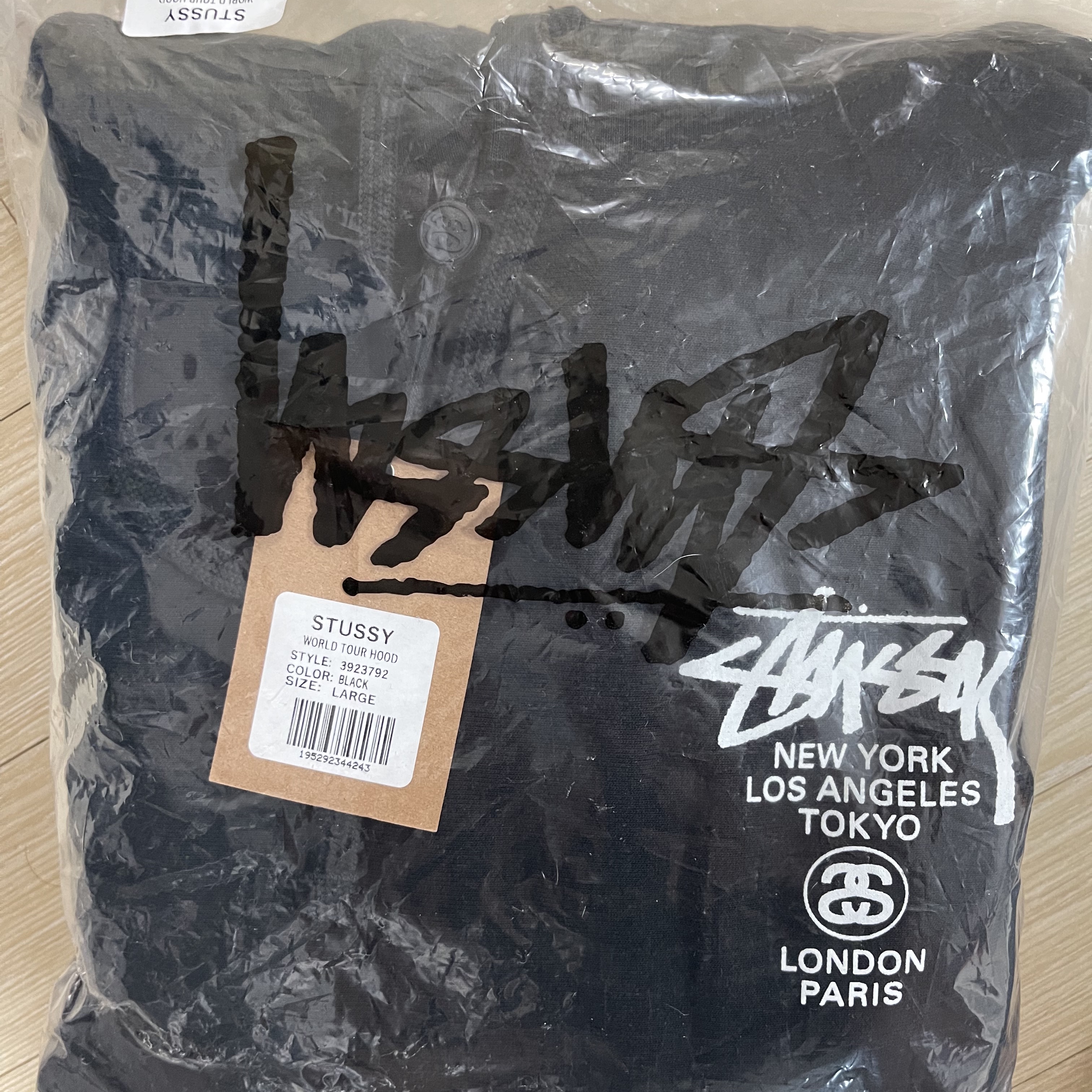 Stussy World Tour Hoodie Black 2023 착용 스타일