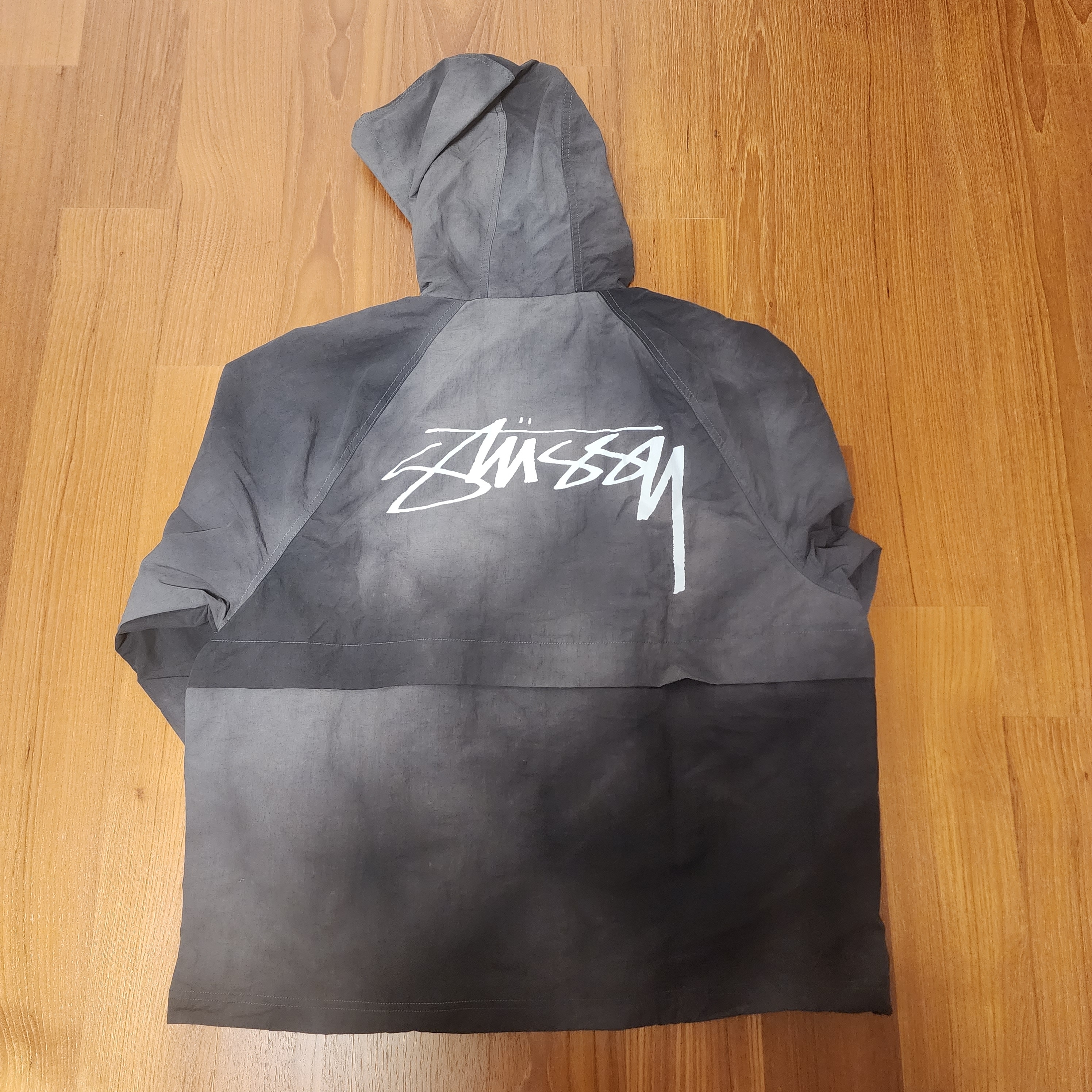 Stussy Wave Dye Beach Shell Jacket Black 착용 스타일 - 2