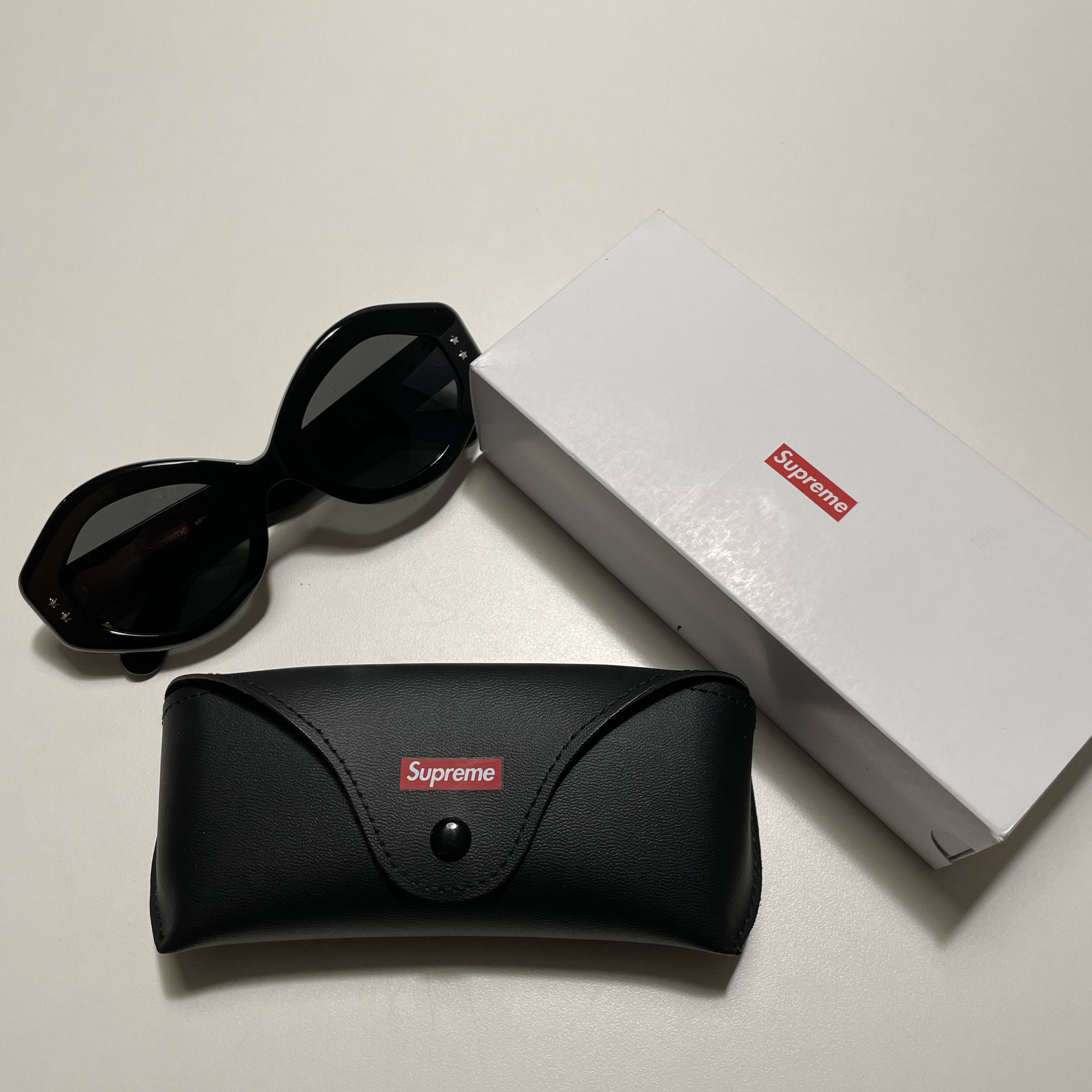 Supreme Nomi Sunglasses Black - 23SS 착용 스타일 - 1