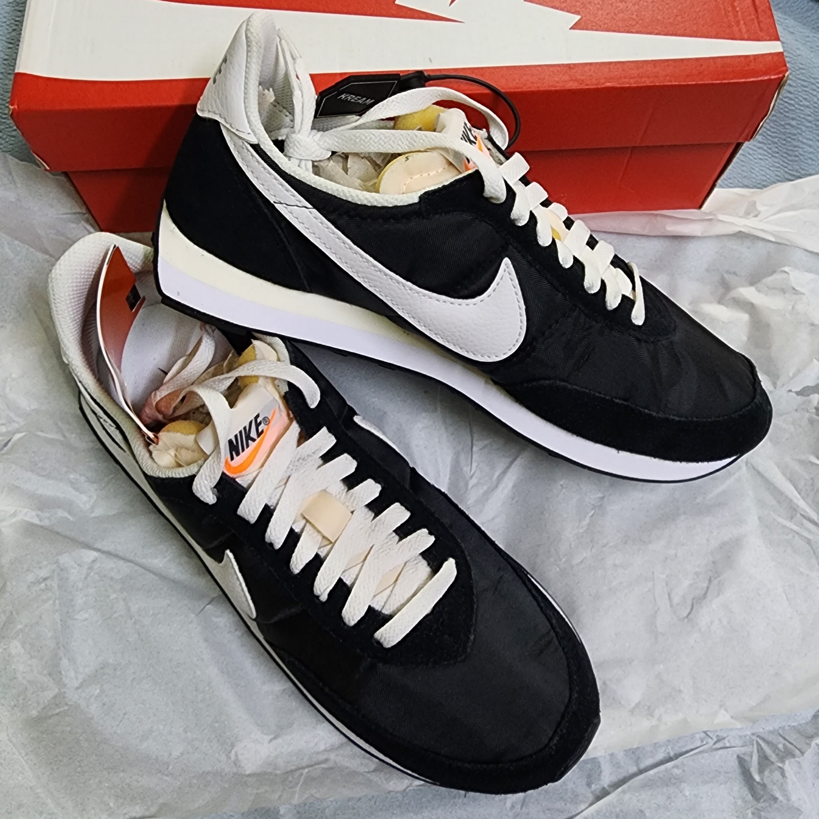 Nike Waffle Trainer 2 Black White 착용 스타일 - 1