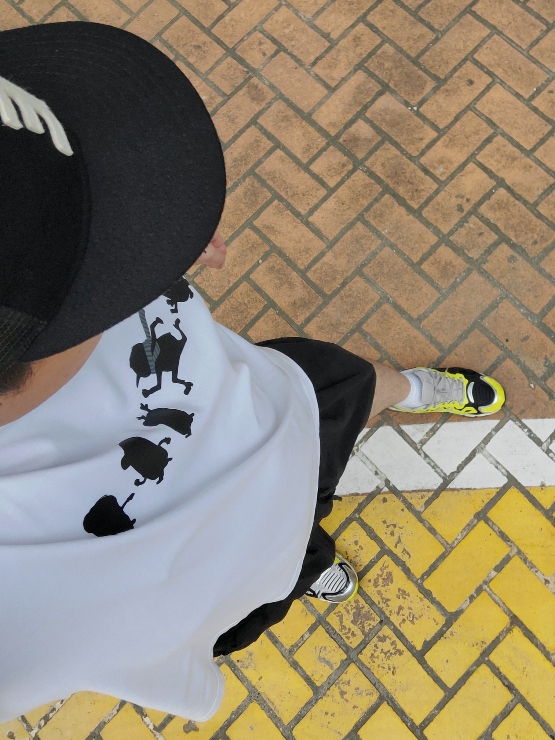 Essentials x New Era E Trucker Cap Black, Asics x GmbH Gel-Quantum 360 6 Pure Silver Sour Yuzu 착용 스타일 - 2