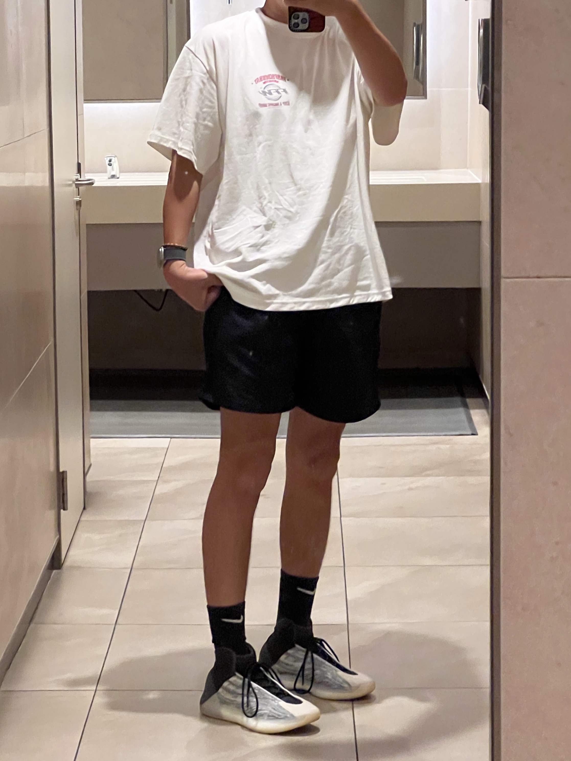 Adidas Yeezy QNTM Lifestyle, Nike NRG ACG Trail Shorts Black Dark Smoke Grey - Asia 착용 스타일