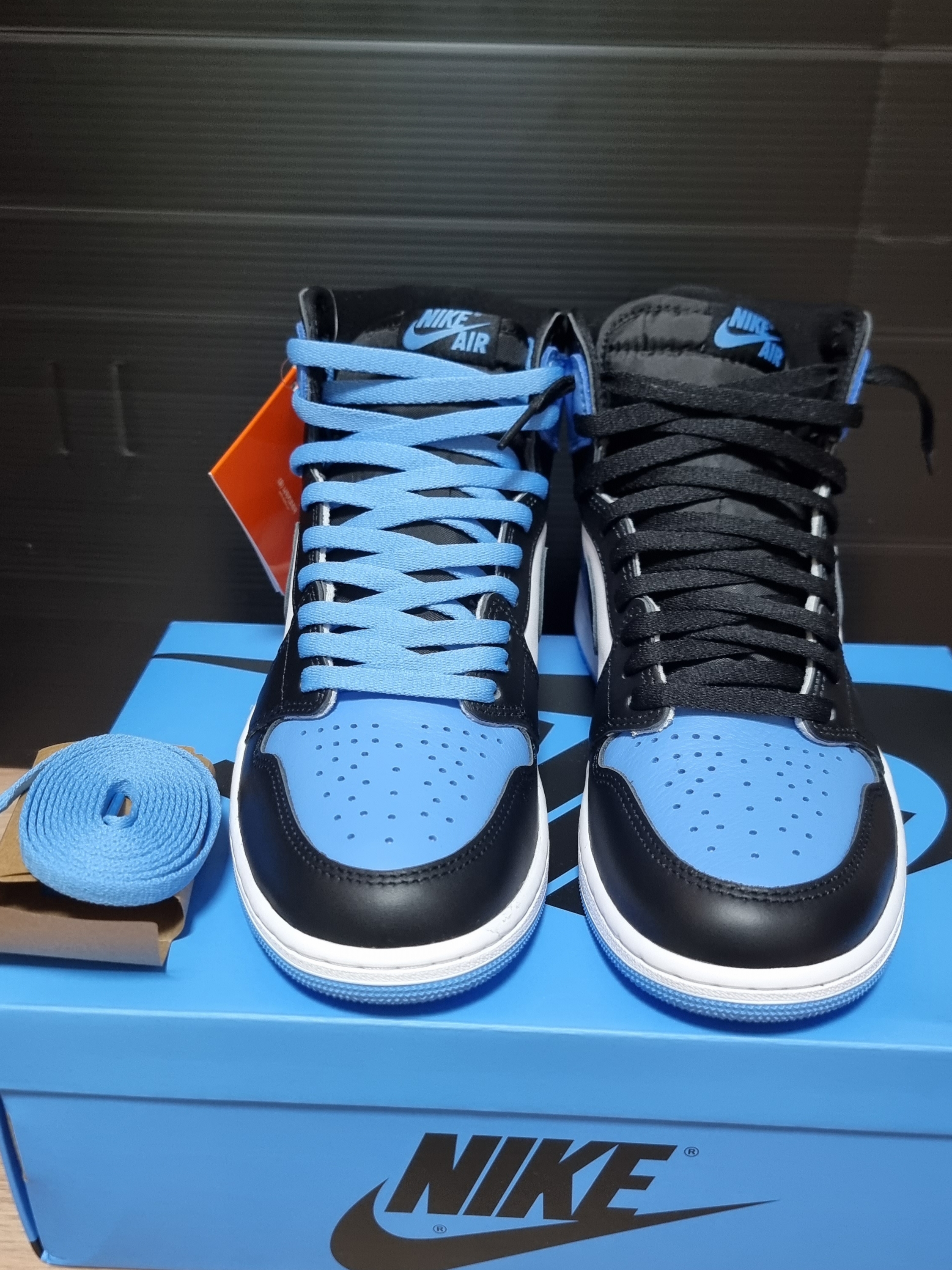 Jordan 1 Retro High OG University Blue 착용 스타일 - 1
