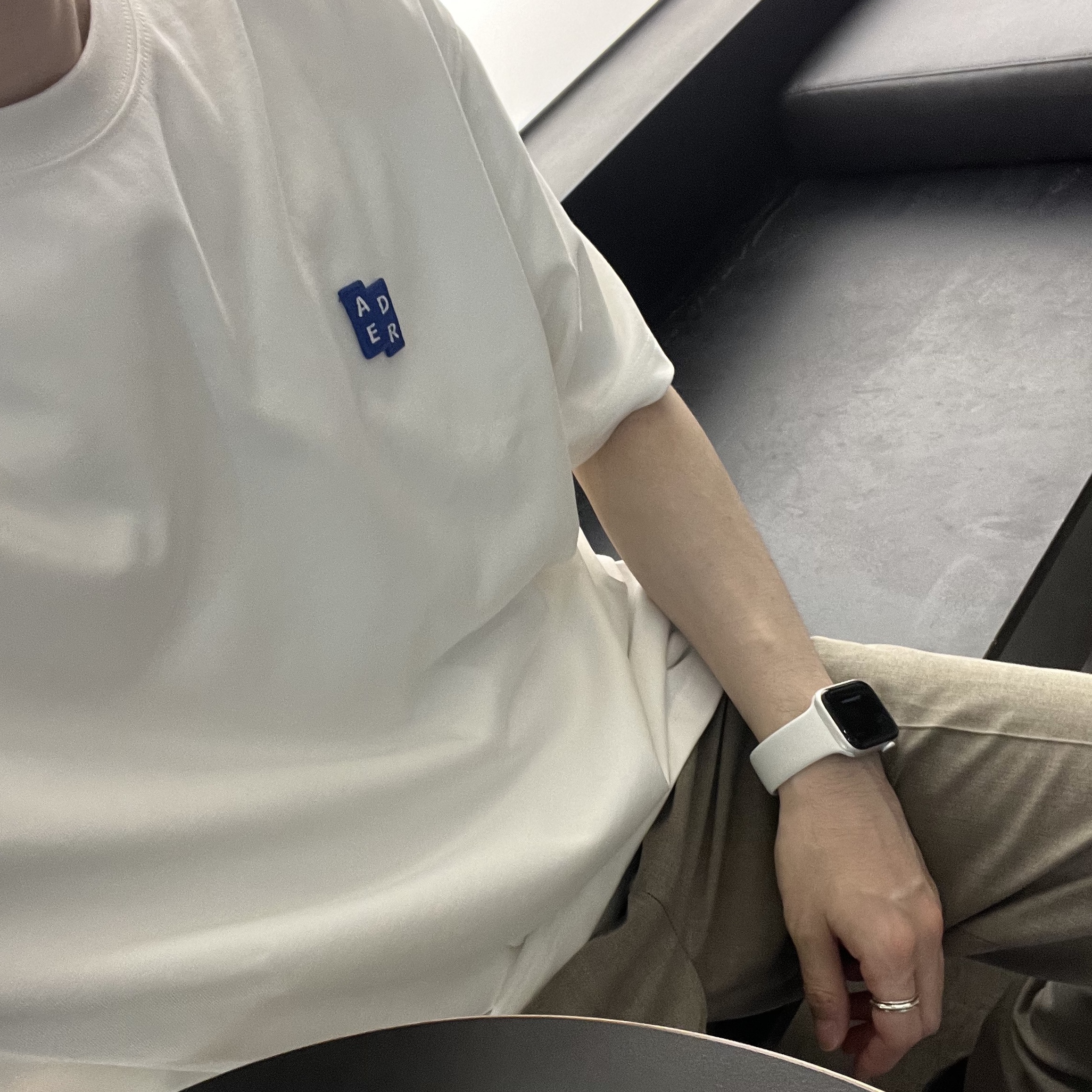 Ader Error Sig; TRS/BL Tag T-Shirt 01 Off White 착용 스타일