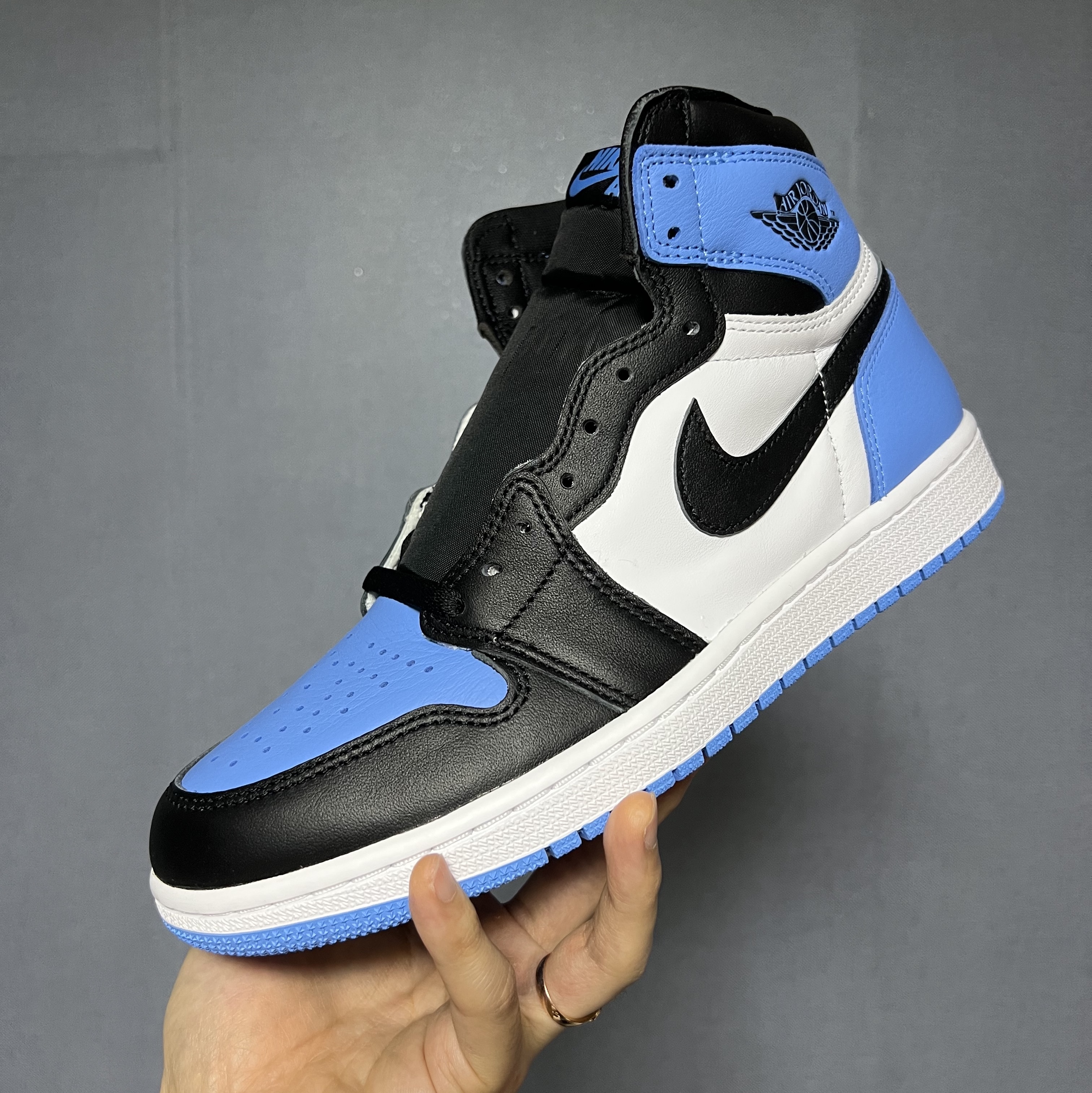 Jordan 1 Retro High OG University Blue 착용 스타일