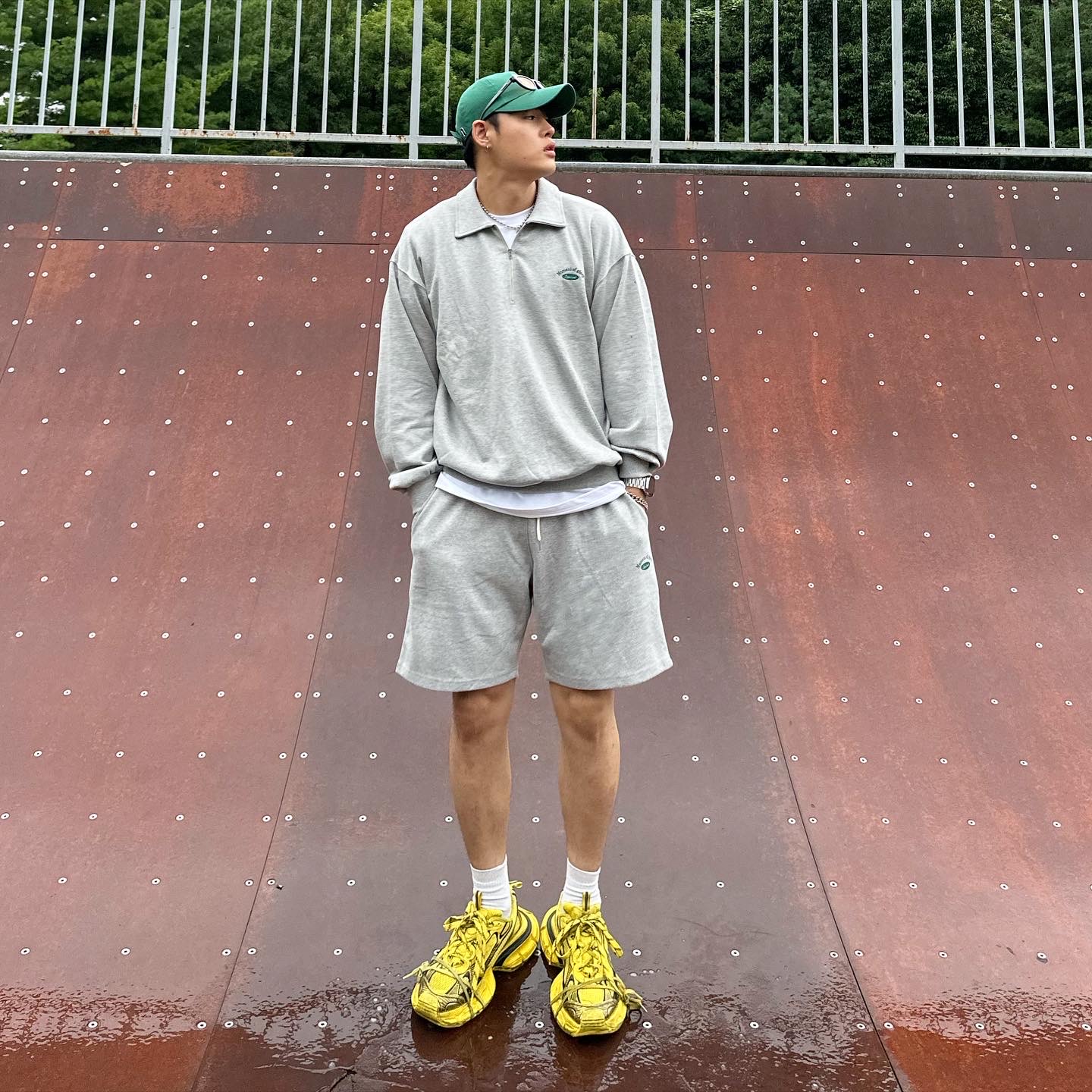 Balenciaga 3XL Sneakers Yellow Black 착용 스타일 - 2