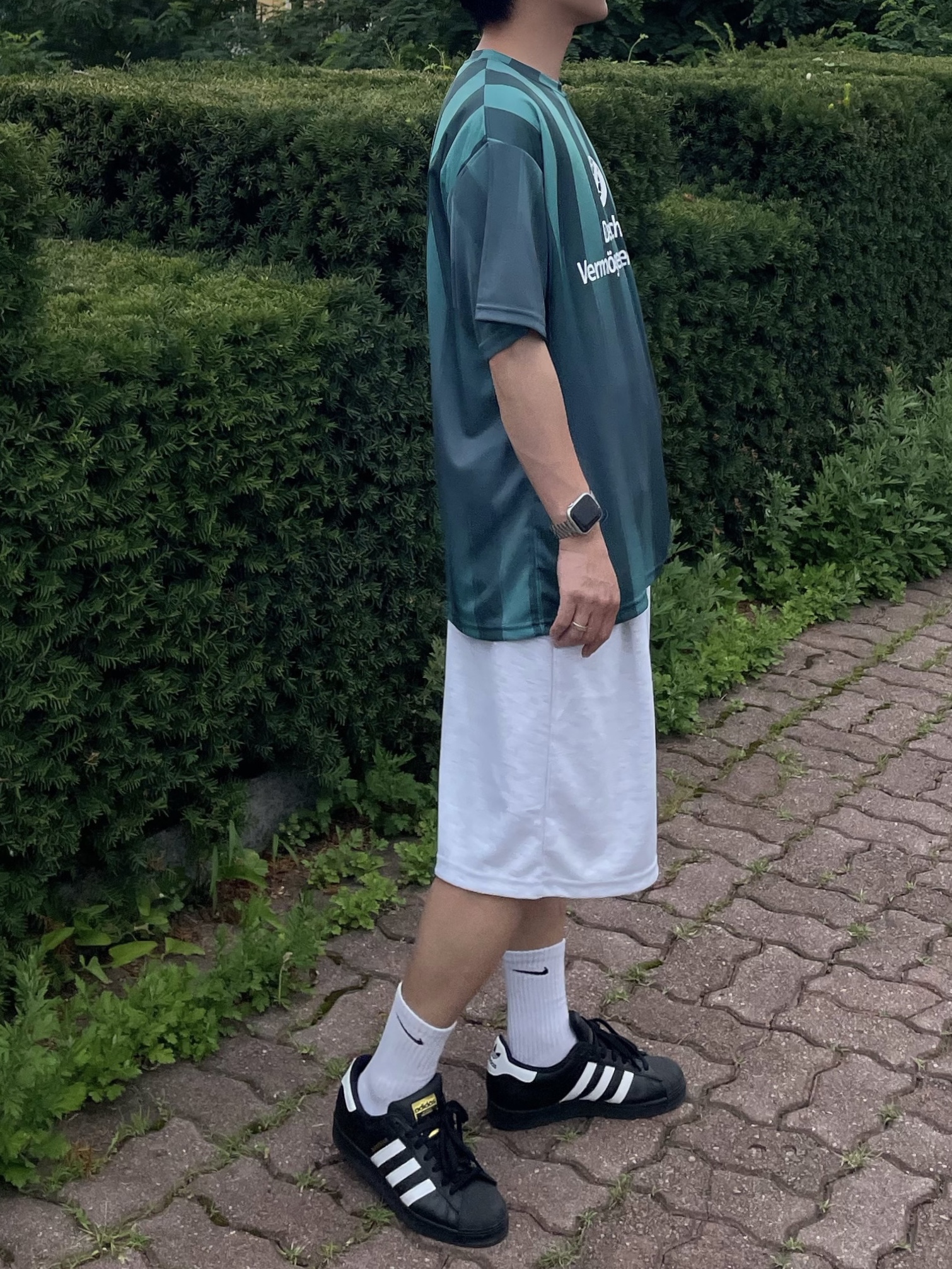Adidas Superstar Core Black White 착용 스타일 - 4