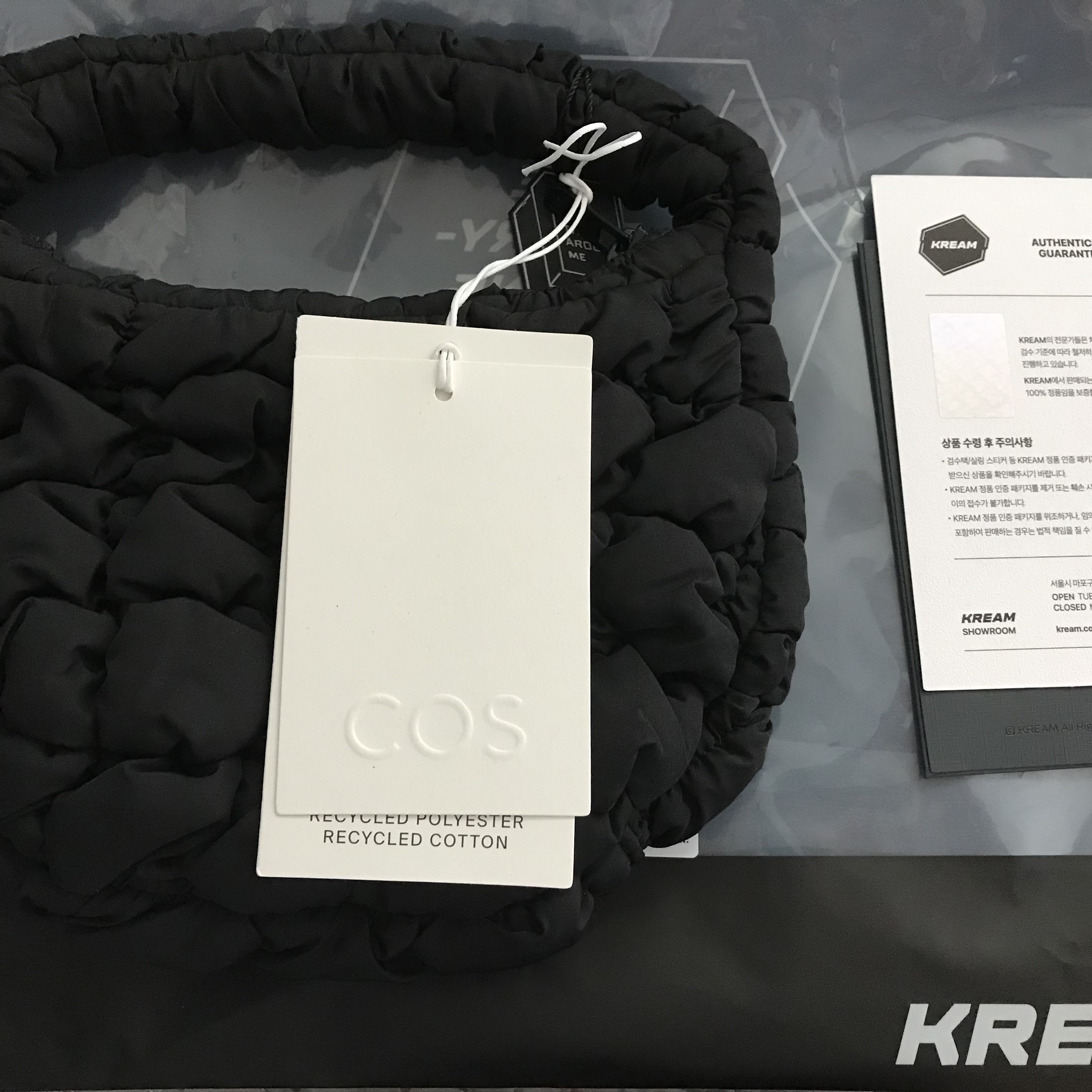 COS Quilted Micro Bag Black 착용 스타일