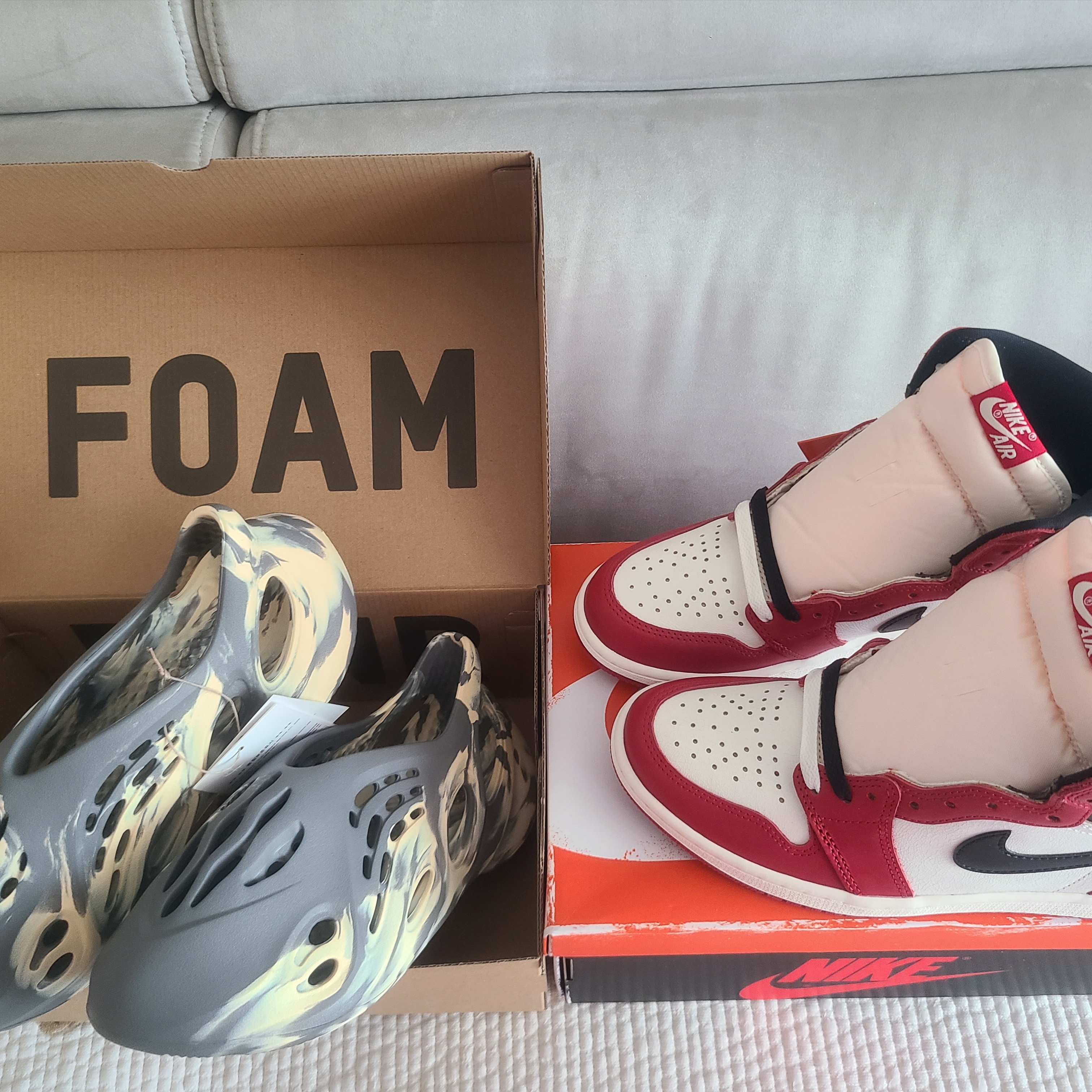 Adidas Yeezy Foam RNNR MXT Moon Gray, Jordan 1 Retro High OG Chicago 2022 착용 스타일