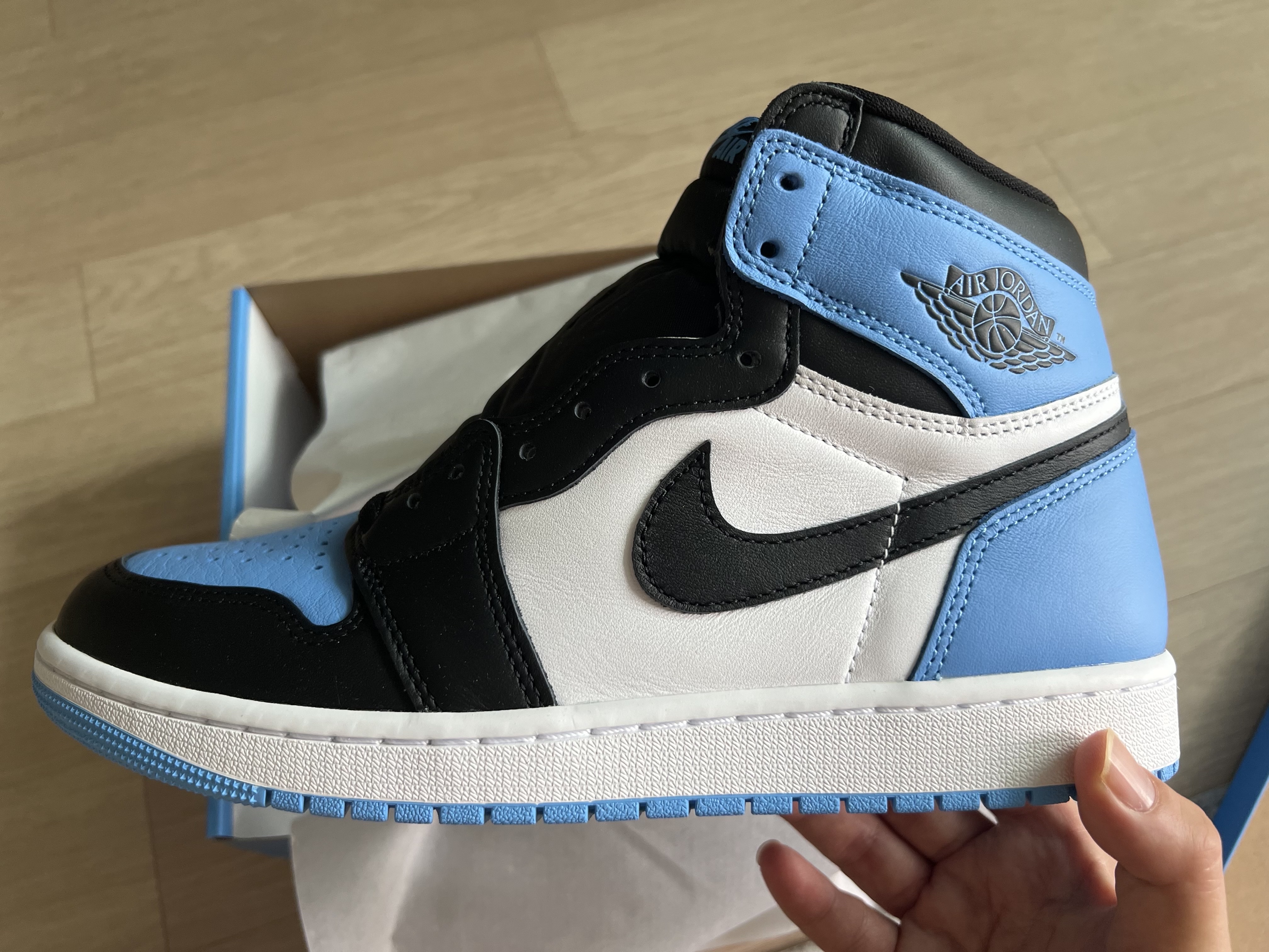 Jordan 1 Retro High OG University Blue 착용 스타일