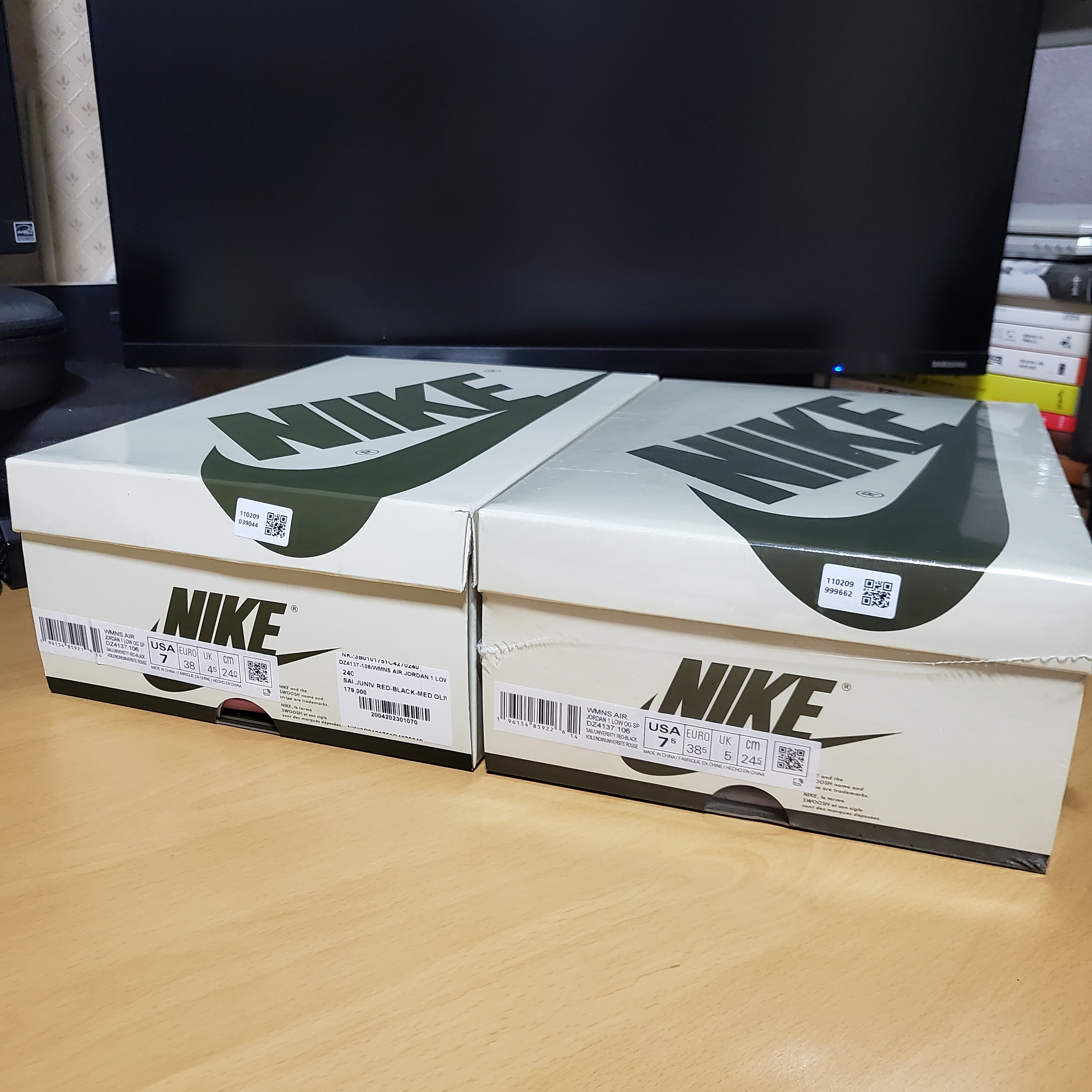 (W) Jordan 1 x Travis Scott Retro Low OG SP Medium Olive 착용 스타일 - 2