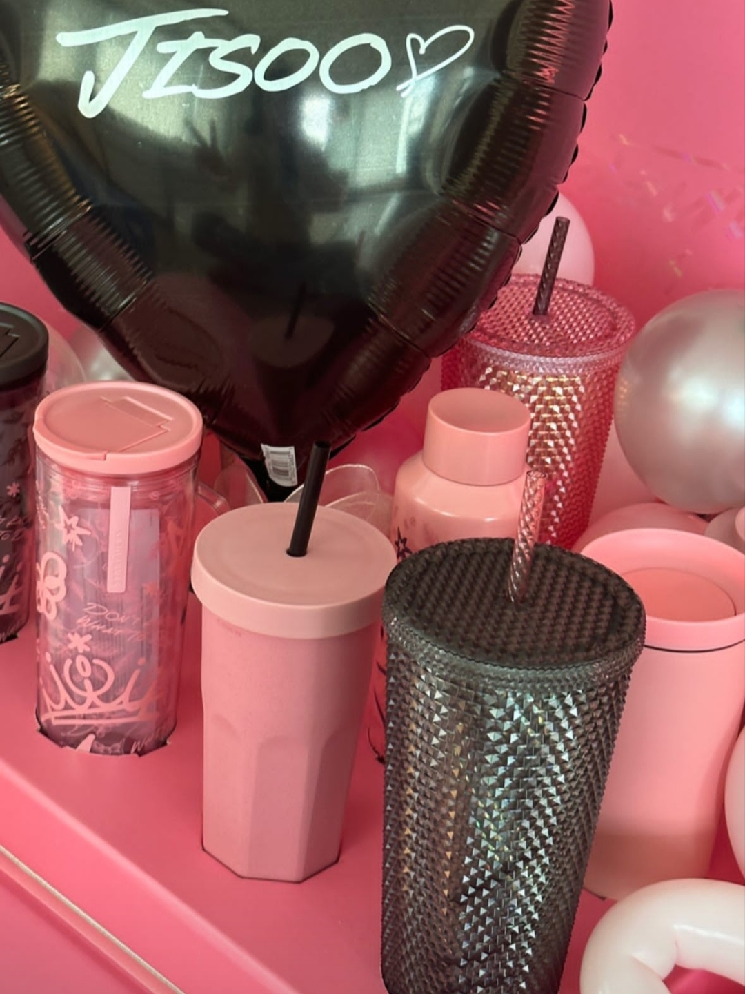 Starbucks x Blackpink Black Stud Cold Cup 710ml, Starbucks x Blackpink SS Water Bottle 591ml 착용 스타일