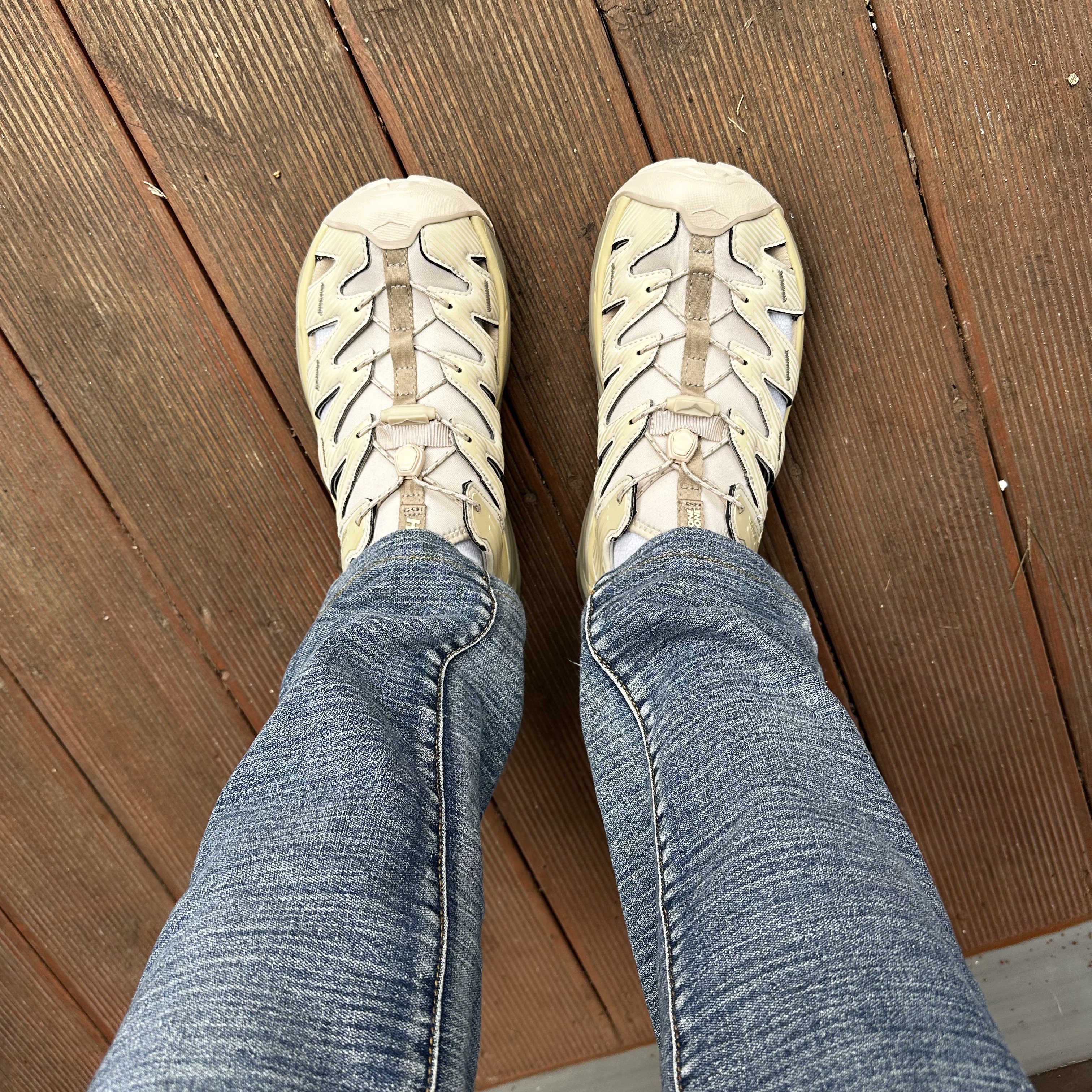 Hoka Hopara Shifting Sand Dune 착용 스타일