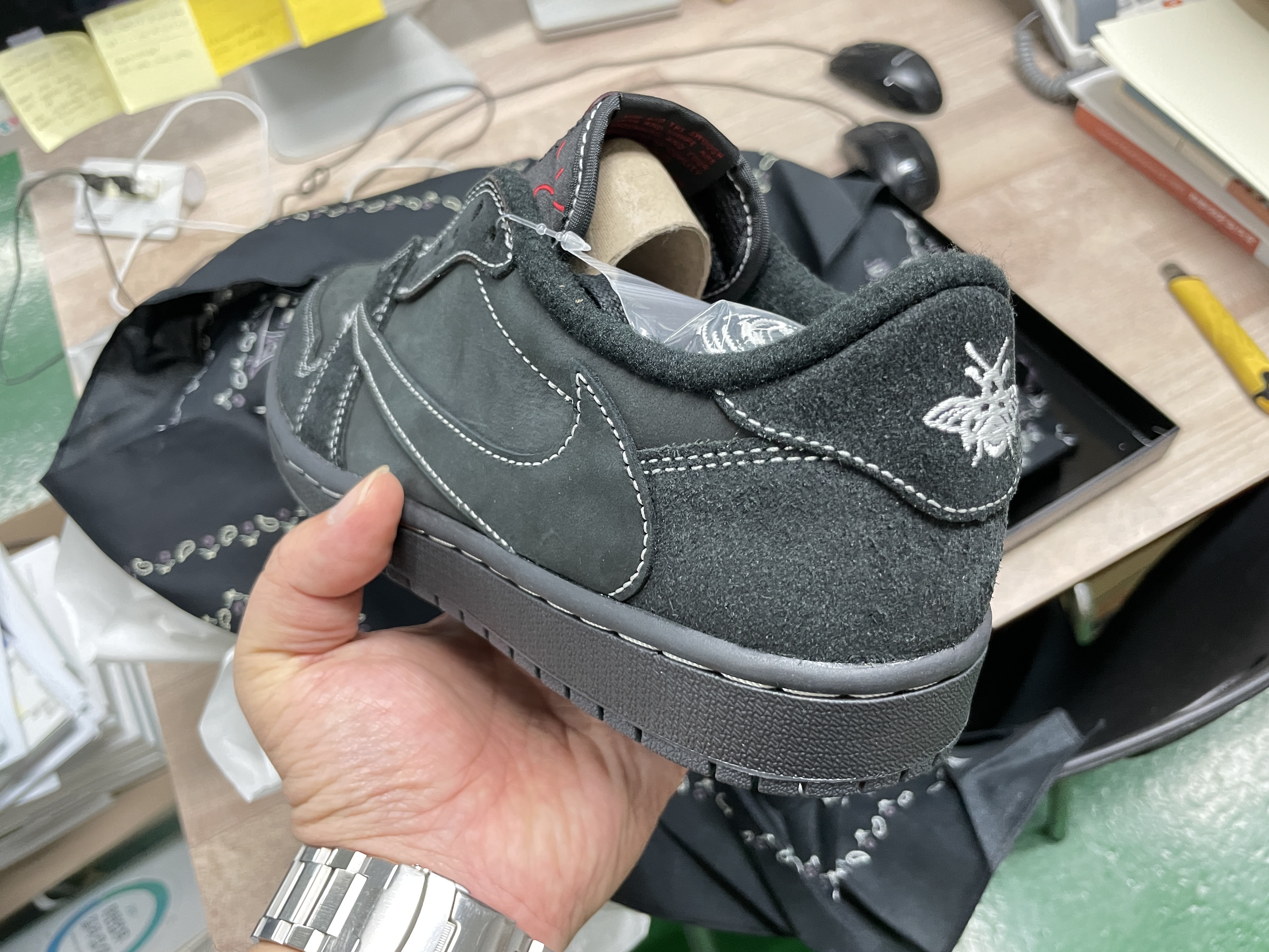 Jordan 1 x Travis Scott Retro Low OG SP Black Phantom 착용 스타일 - 2