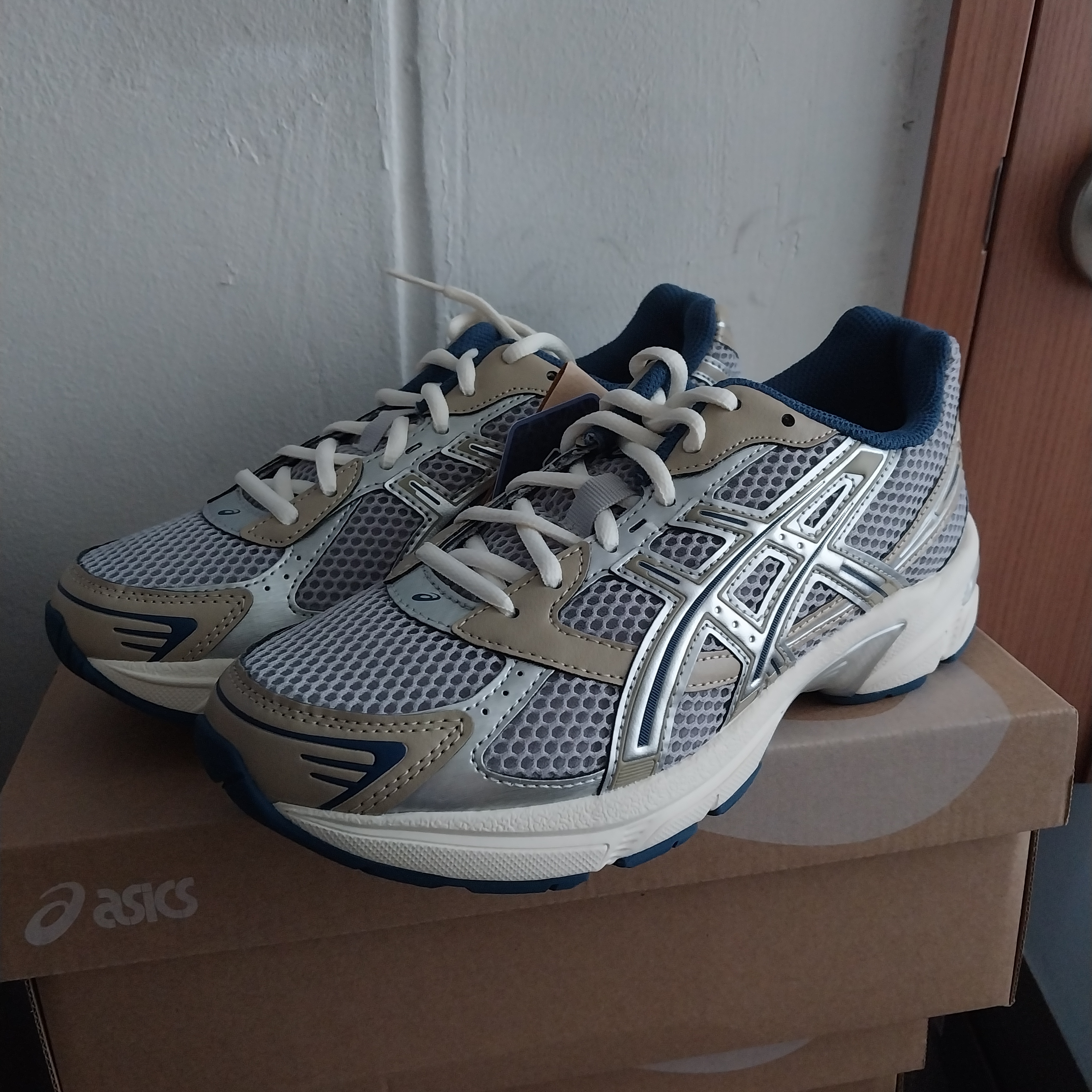 Asics Gel-1130 Oyster Grey Pure Silver 착용 스타일