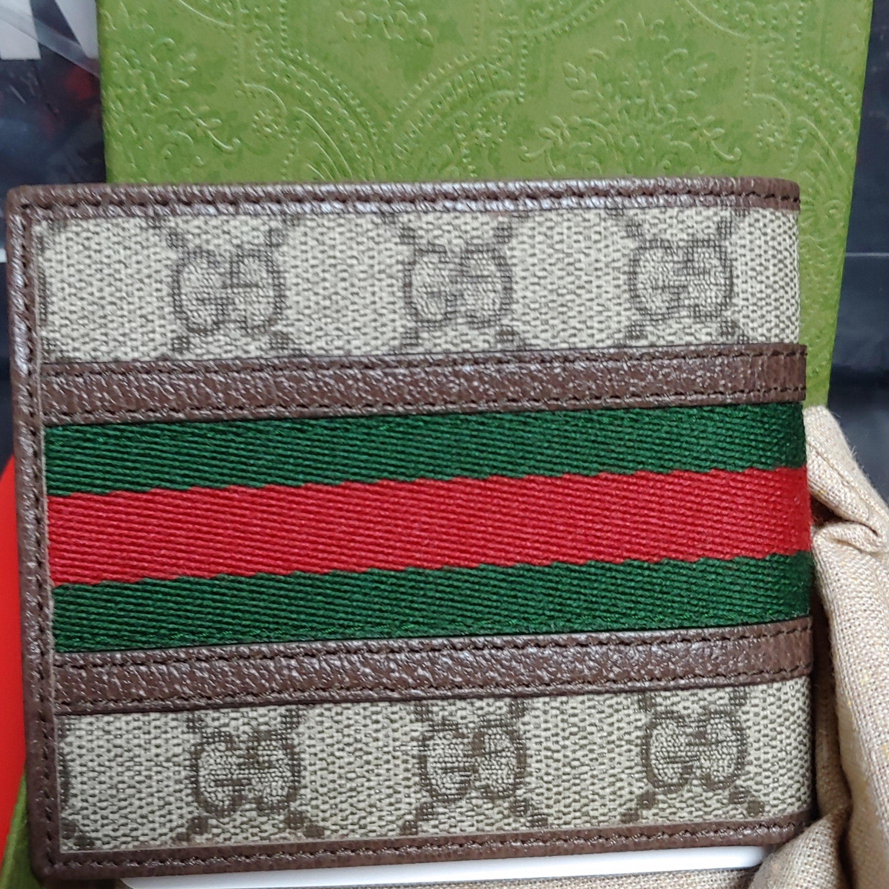 Gucci Ophidia GG Wallet Beige Ebony 착용 스타일 - 2