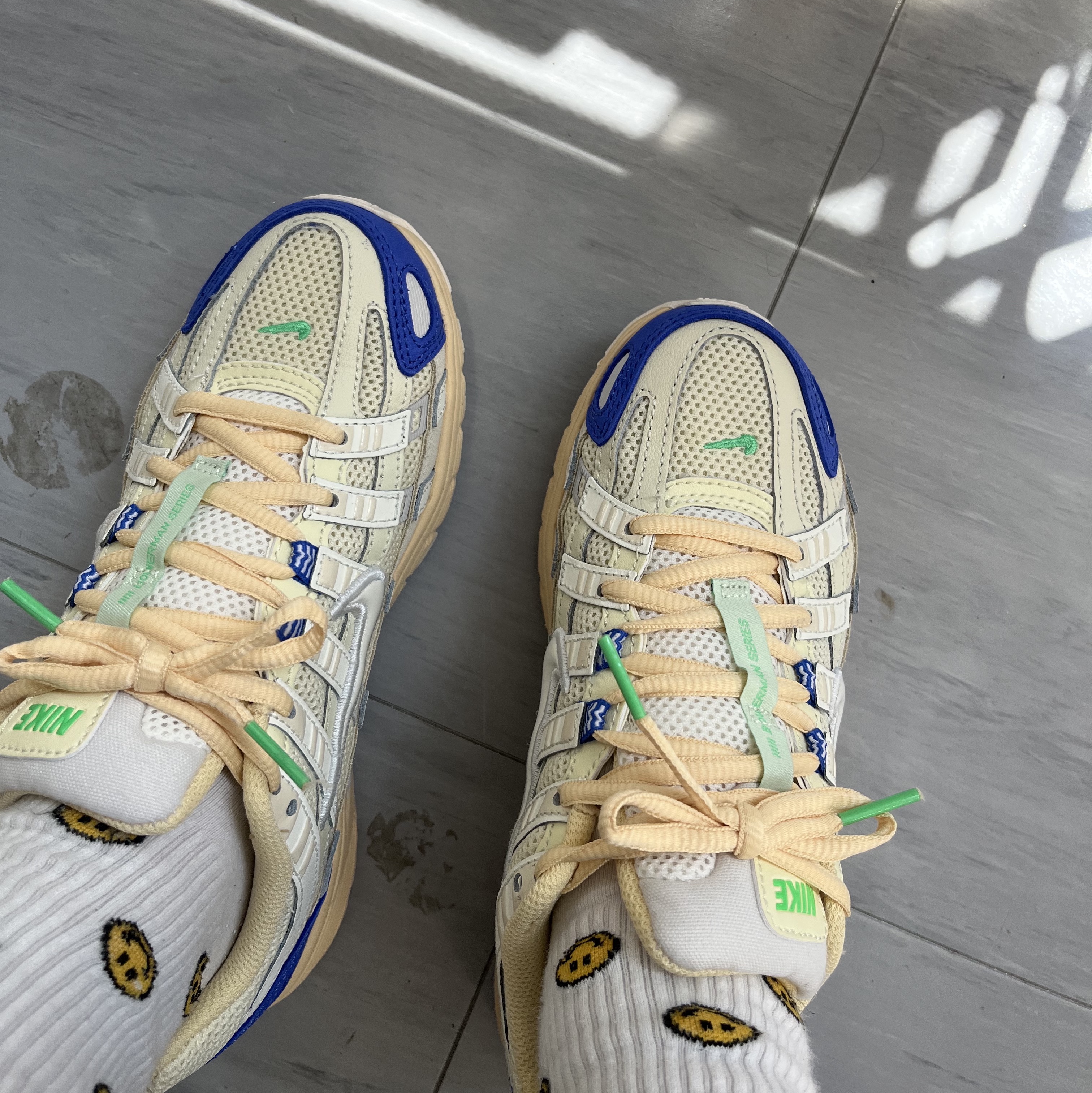 Nike P-6000 Coconut Milk Medium Blue 착용 스타일 - 3