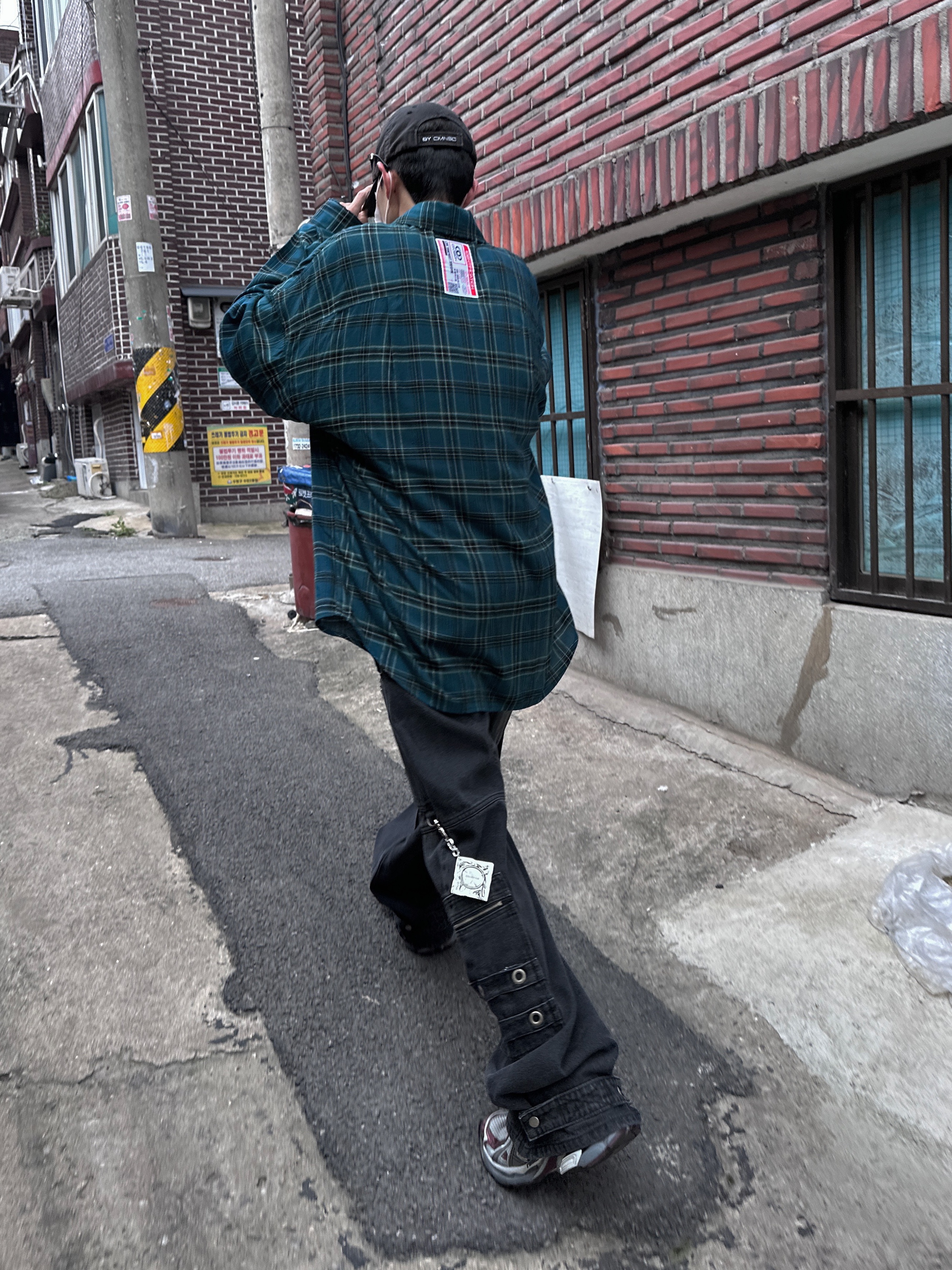 Civision by CSC Vison Destroyed Cap Washed Black, Project G/R Flight Denim Pants Black 착용 스타일 - 4