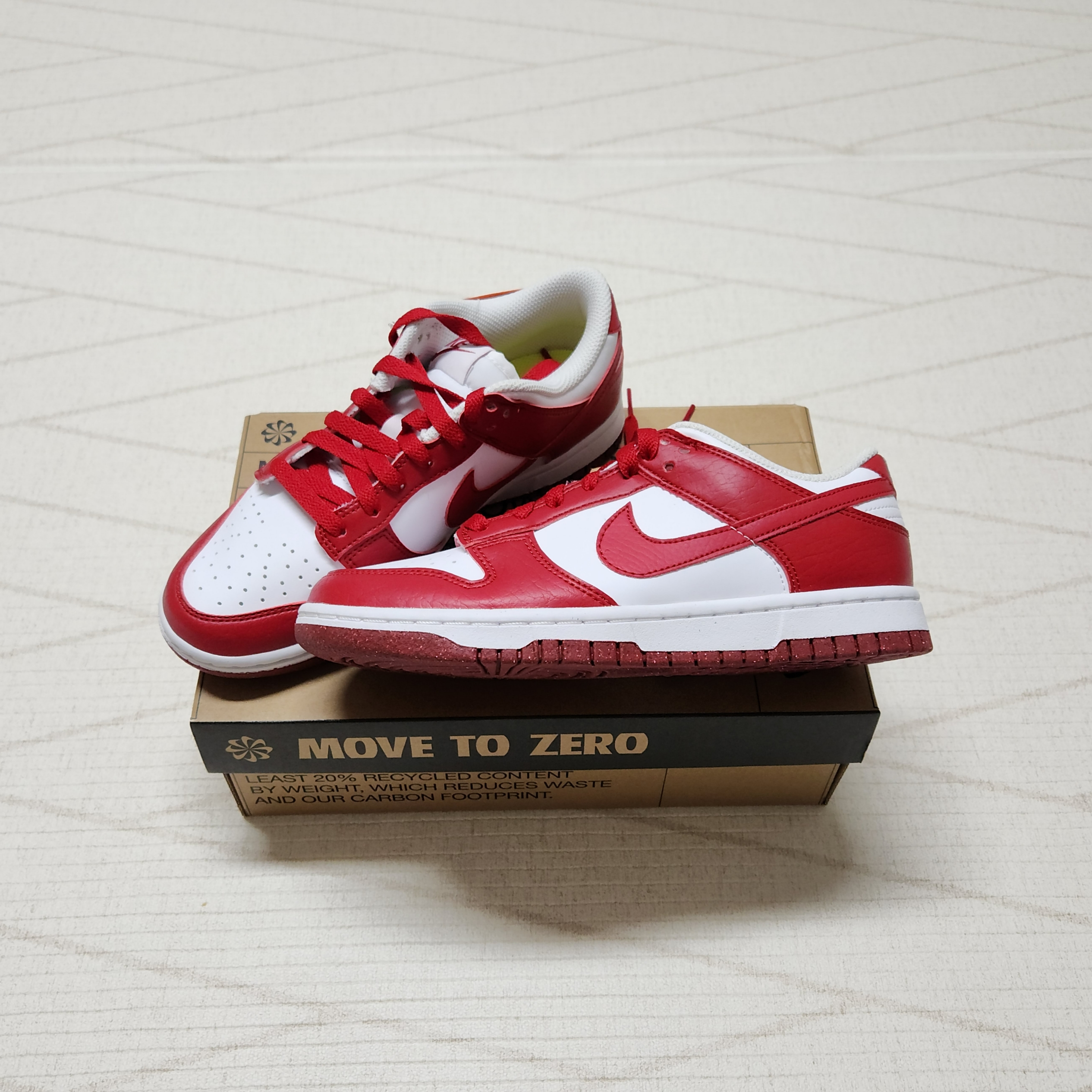 (W) Nike Dunk Low Next Nature Gym Red 착용 스타일 - 3