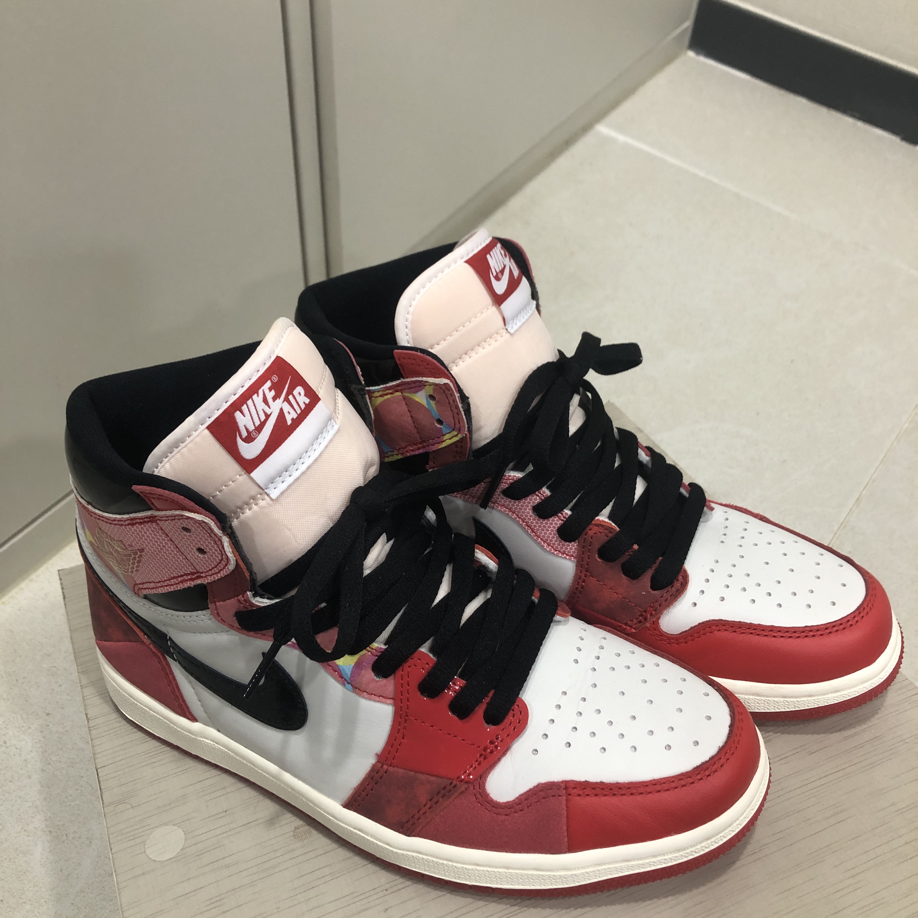 Jordan 1 Retro High Spider-Man Next Chapter 착용 스타일 - 1