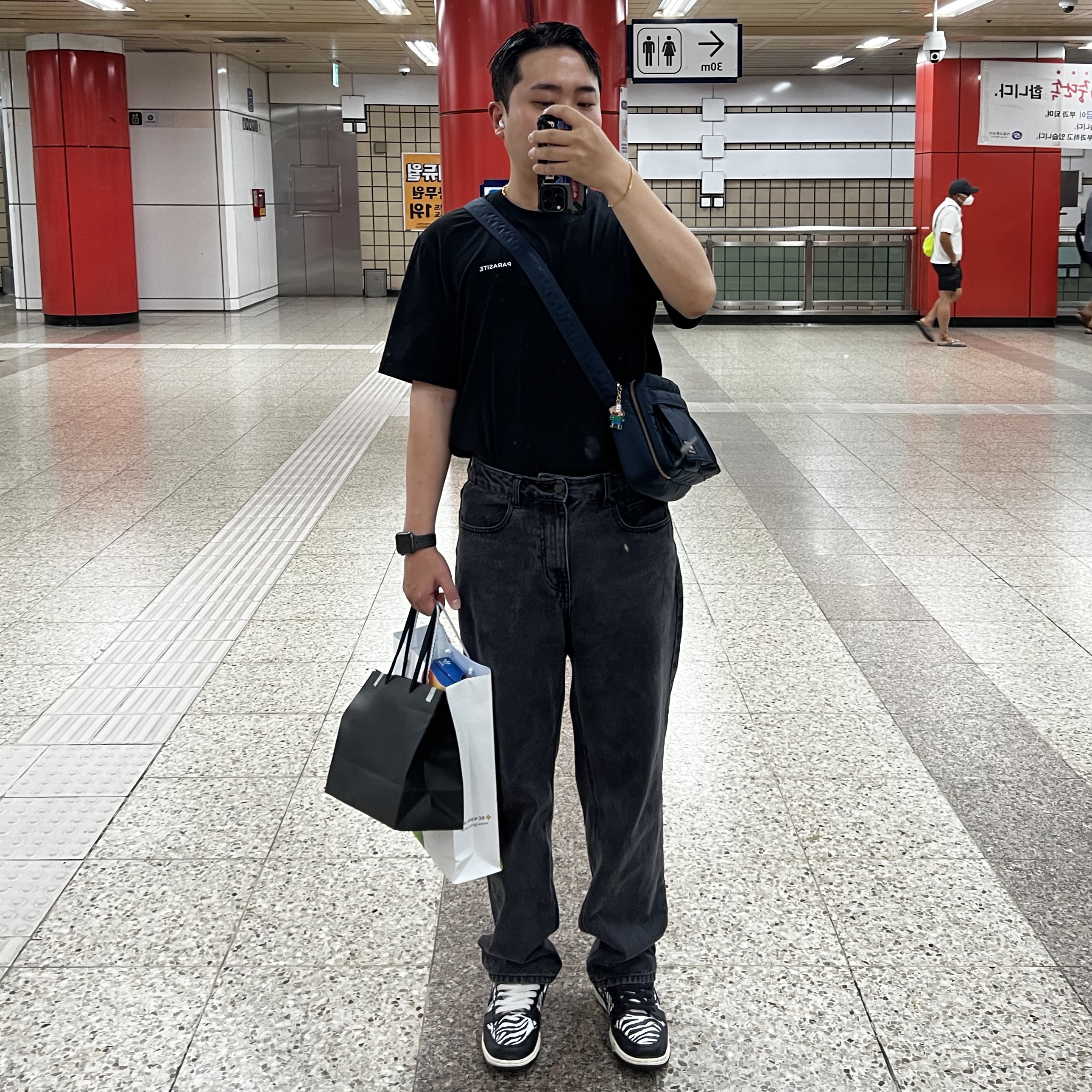 Porter Tanker Shoulder Bag S Iron Blue, Nike x Quartersnacks SB Dunk Low Zebra Cake 착용 스타일