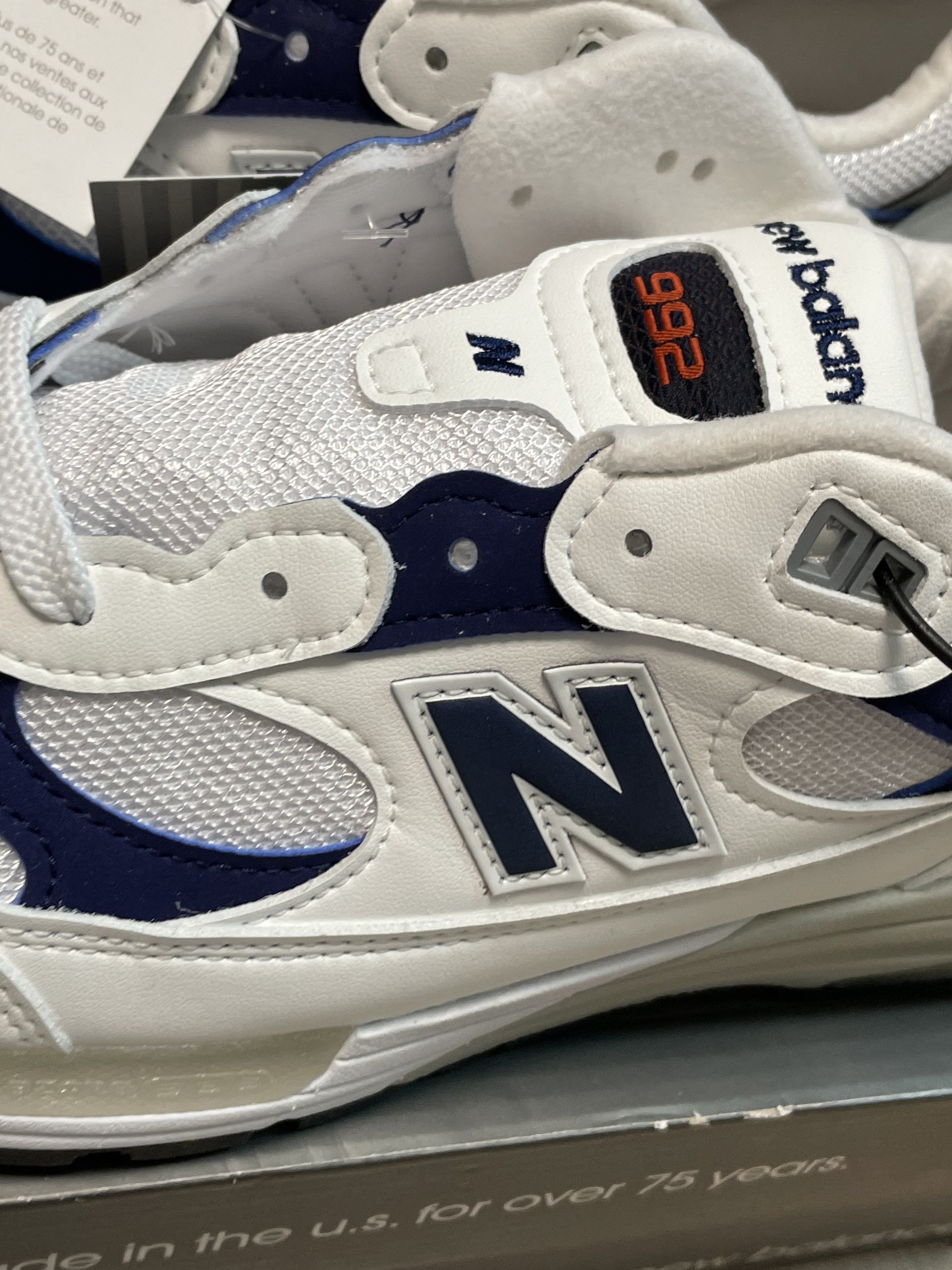 New Balance 992 Made in USA White Navy, Adidas Yeezy Slide Bone 2022/2023 착용 스타일 - 3
