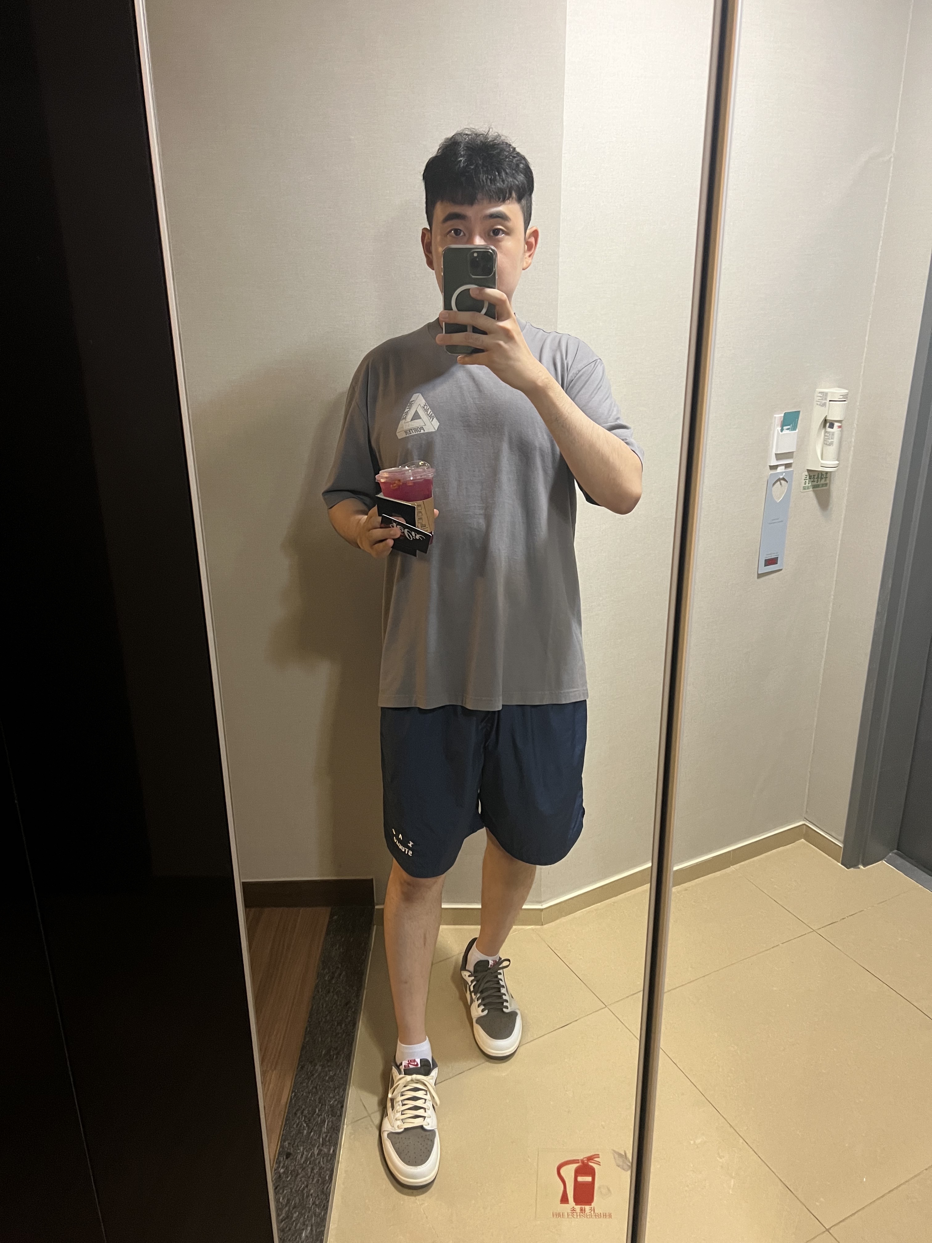 IAB Studio Woven Shorts Navy - The Hyundai Seoul Exclusive, Palace x Porter Tri-Ferg Bell Boy T-Shirt Gray 착용 스타일