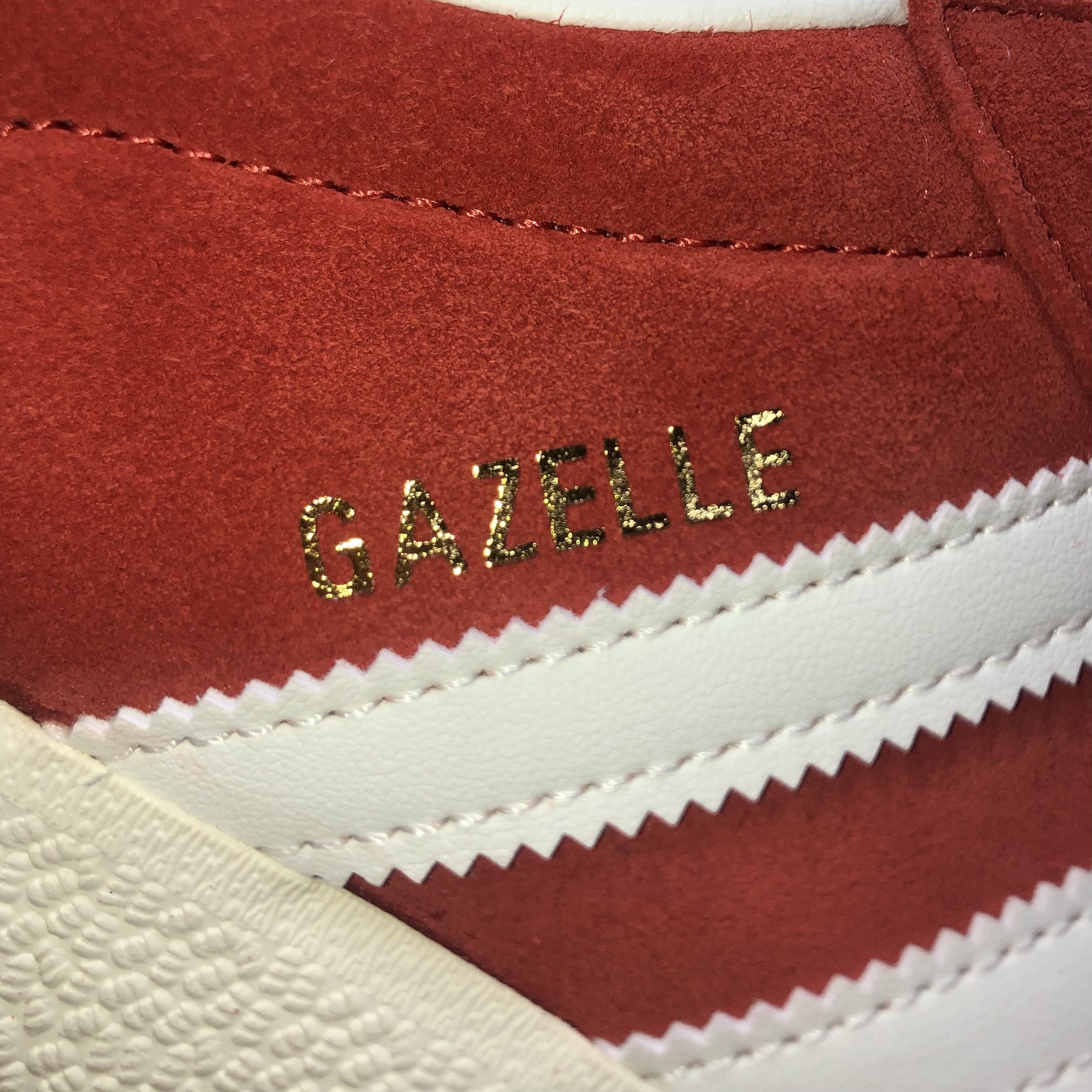 Adidas Gazelle Preloved Red Off White 착용 스타일