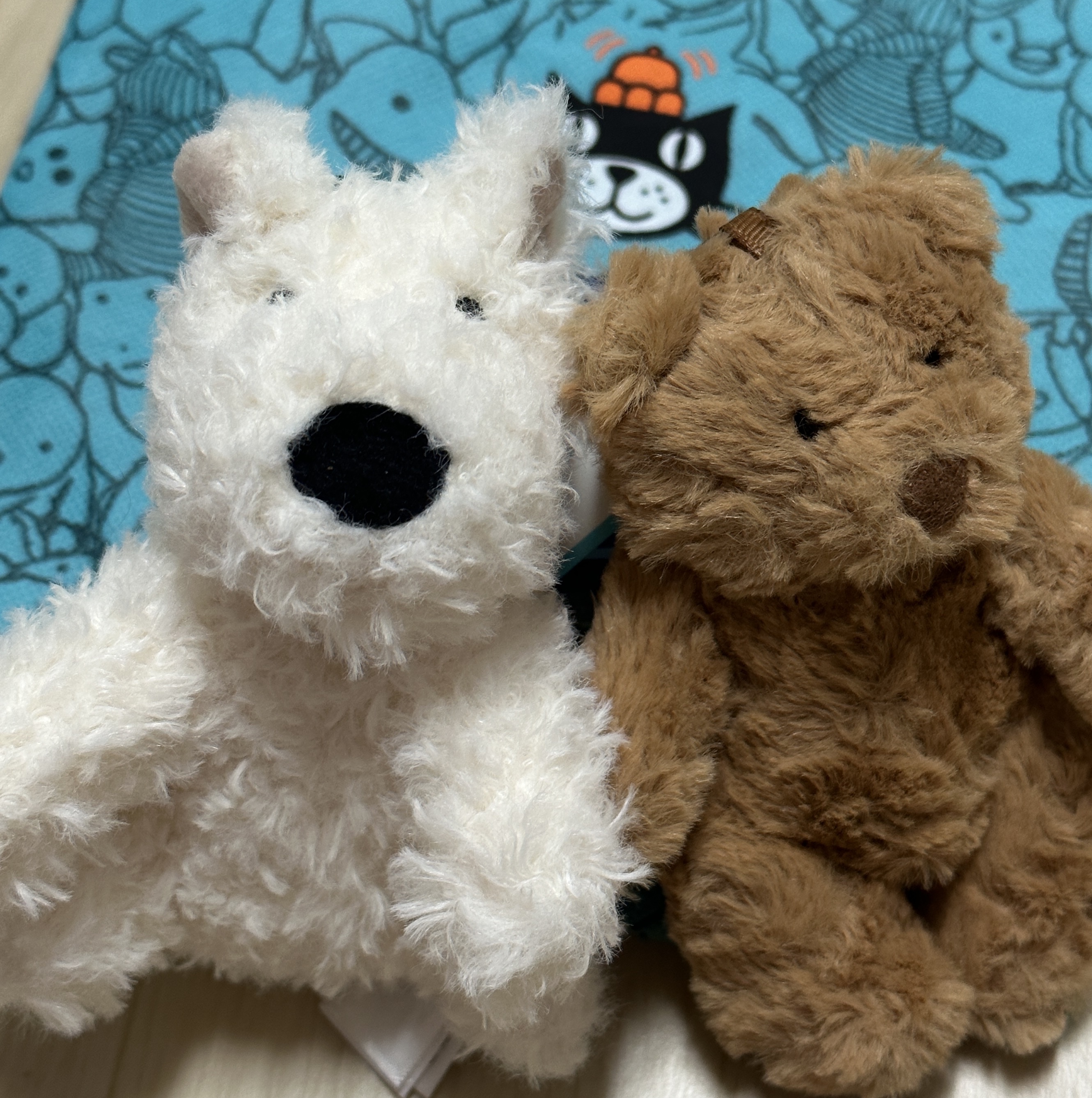 Jellycat Munro Scottie Dog Bag Charm Cream, Jellycat Bartholomew Bear Bag Charm Brown 착용 스타일