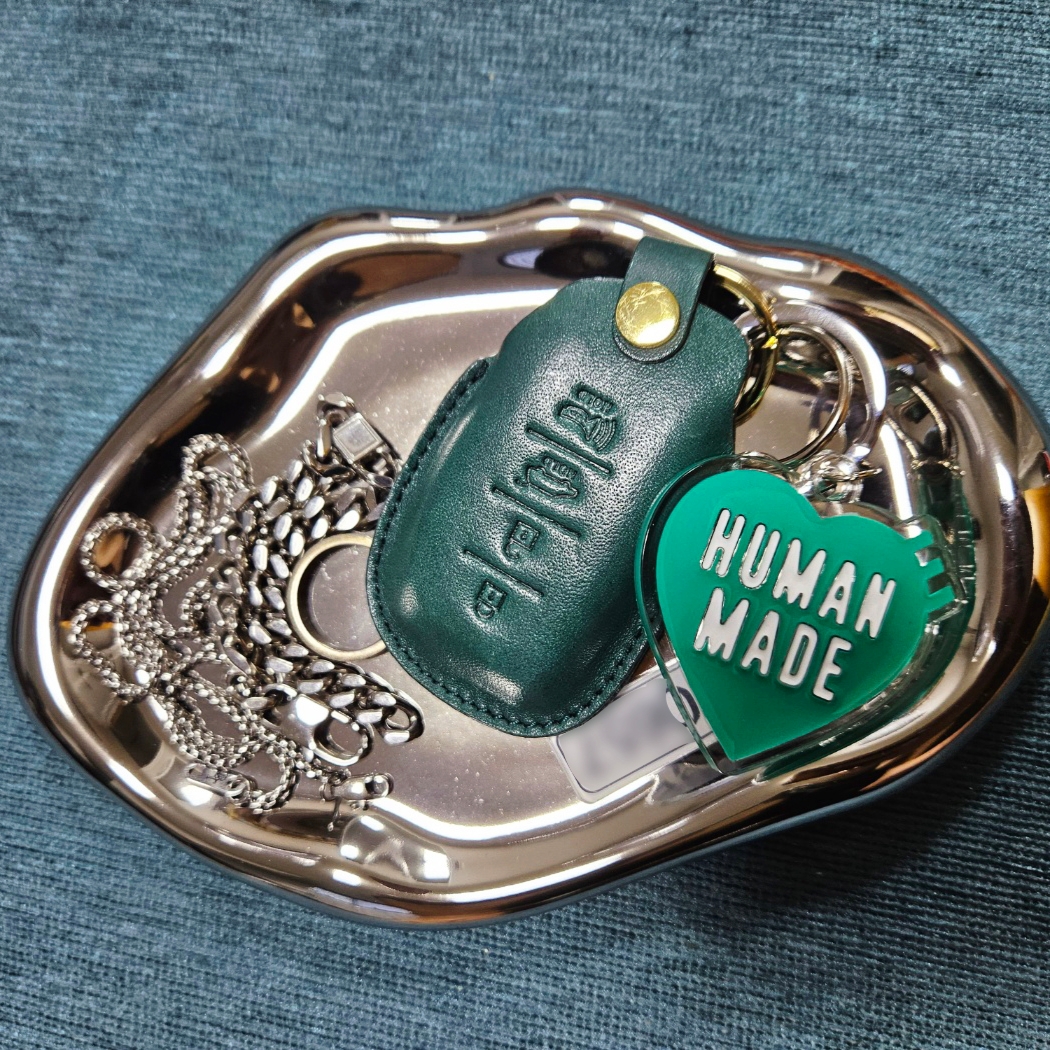Human Made Acrylic Heart Keyring Green 착용 스타일
