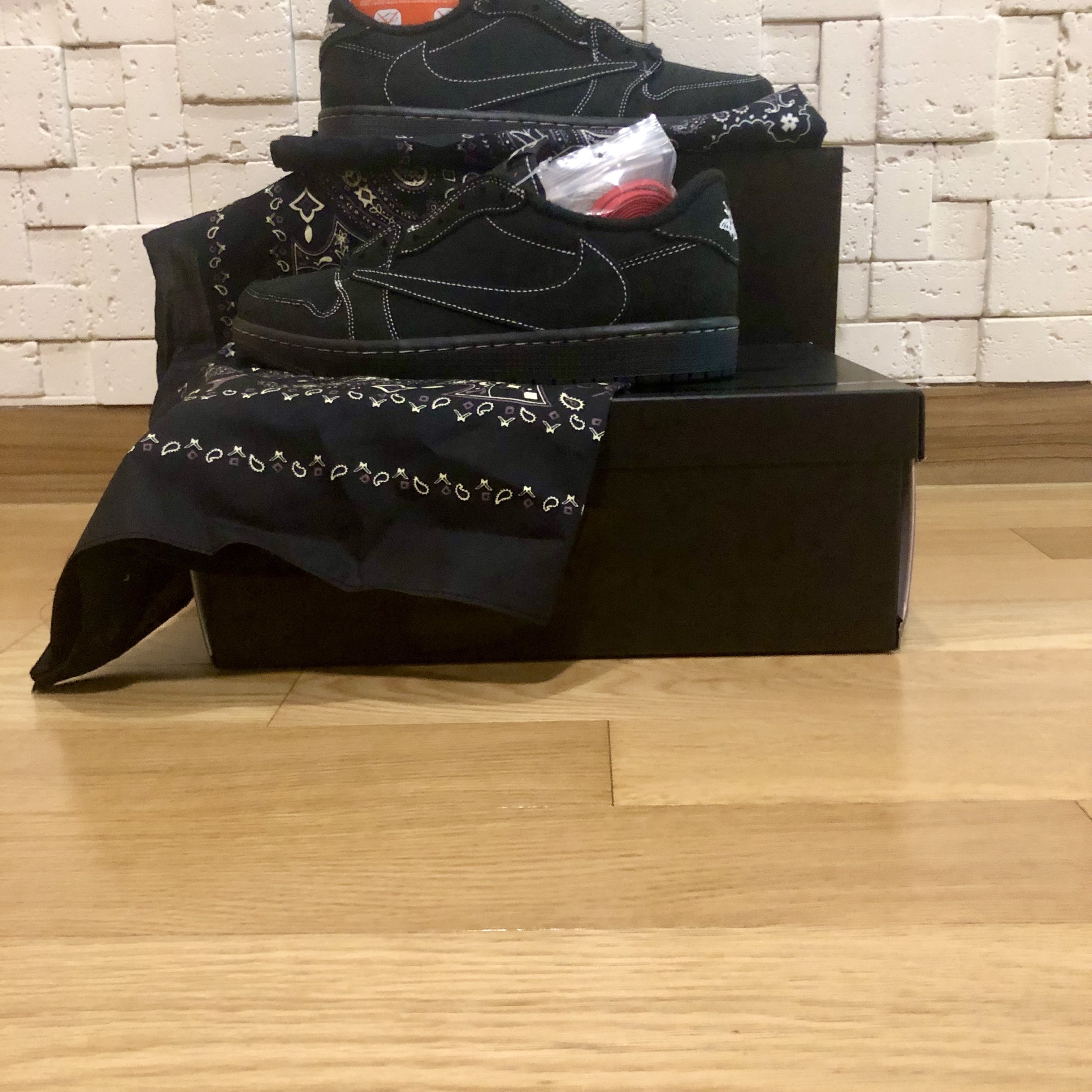 Jordan 1 x Travis Scott Retro Low OG SP Black Phantom 착용 스타일 - 1