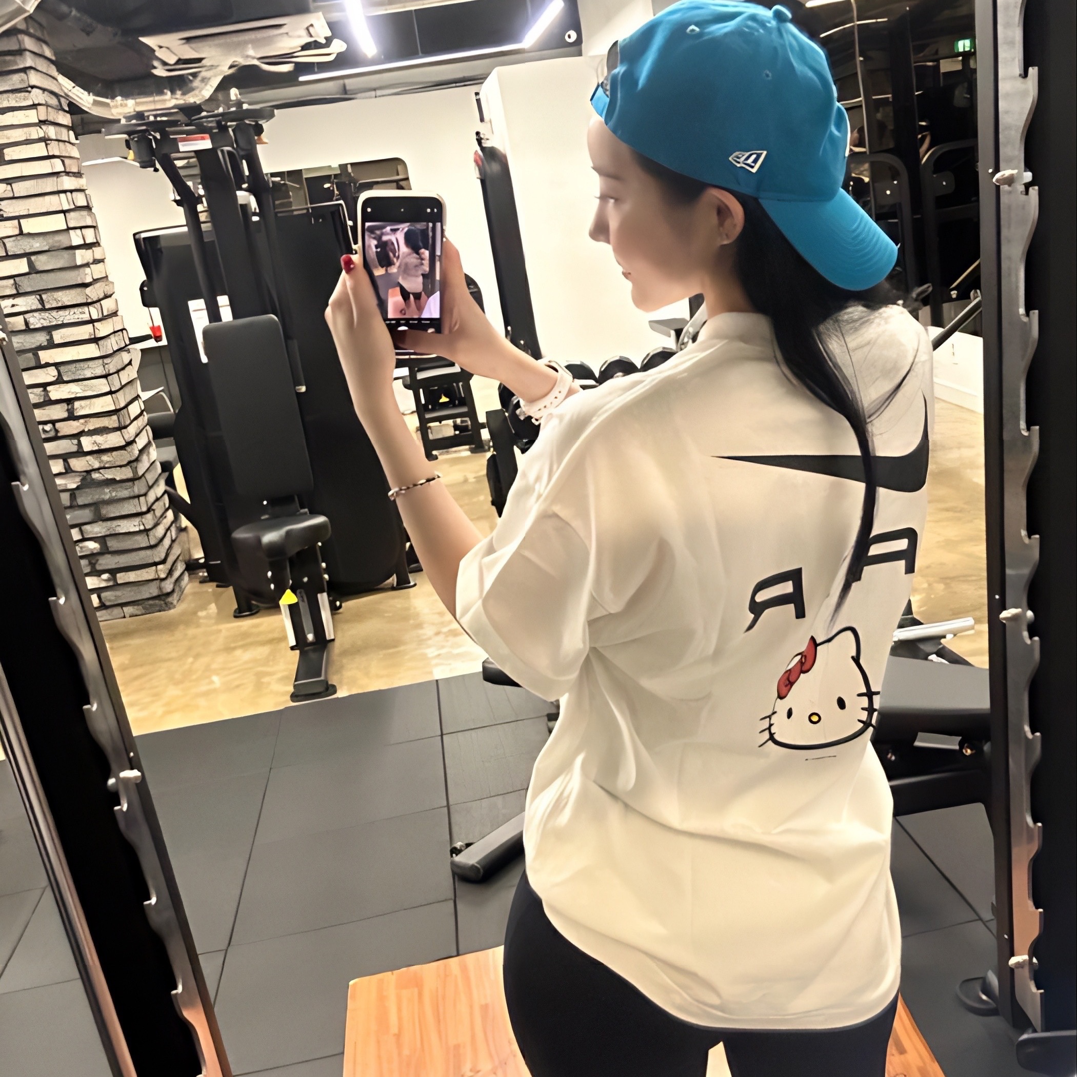 Nike x Hello Kitty Air Presto University Blue, Nike x Hello Kitty NRG Air T-Shirt White - Asia 착용 스타일 - 2