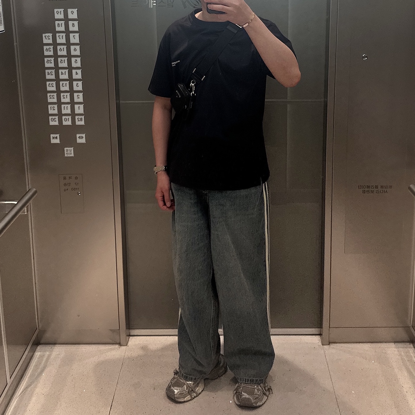 Balenciaga x Adidas Large Baggy Trousers Blue, Balenciaga 3XL Sneakers Light Beige 착용 스타일