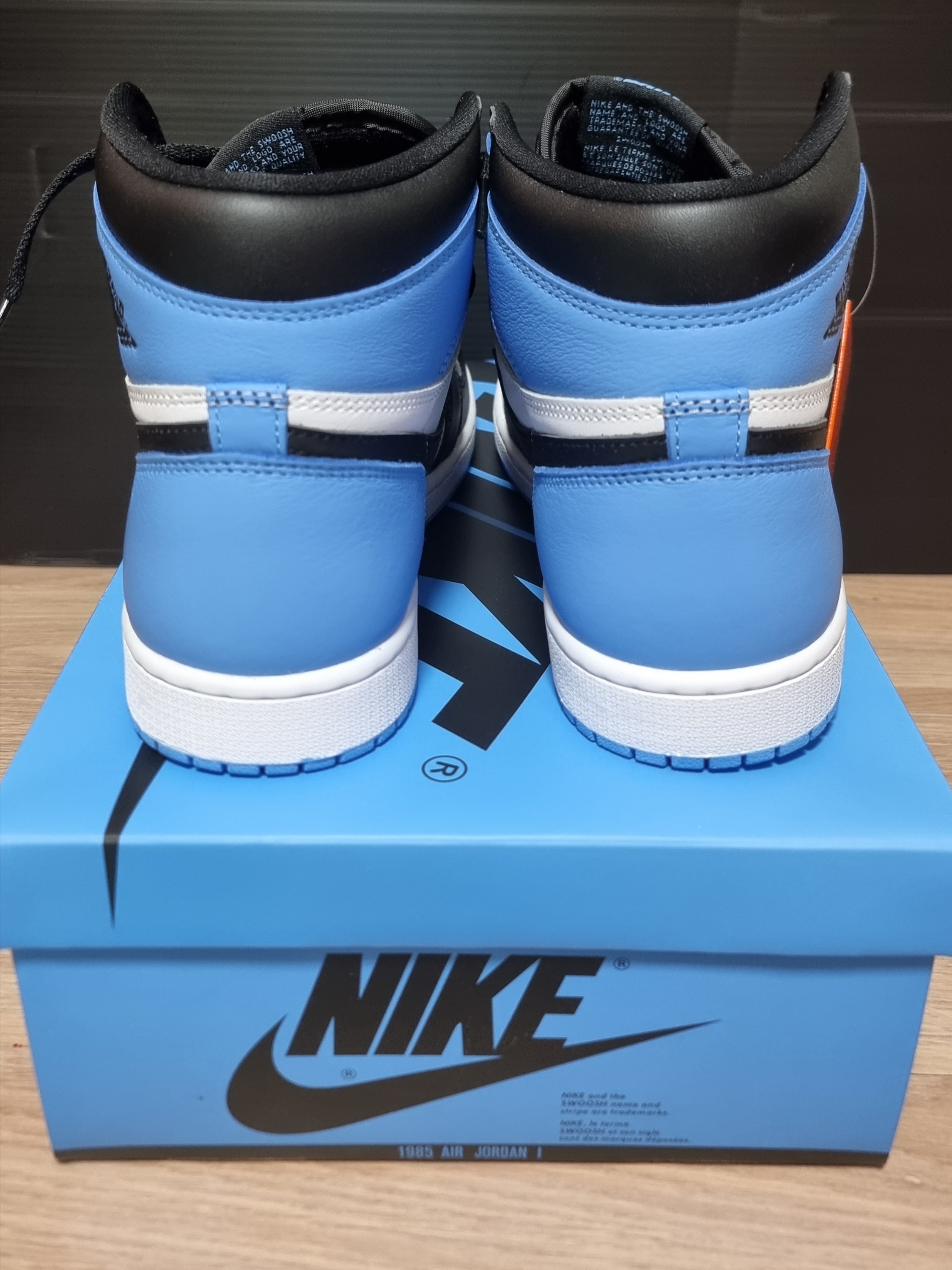 Jordan 1 Retro High OG University Blue 착용 스타일 - 4