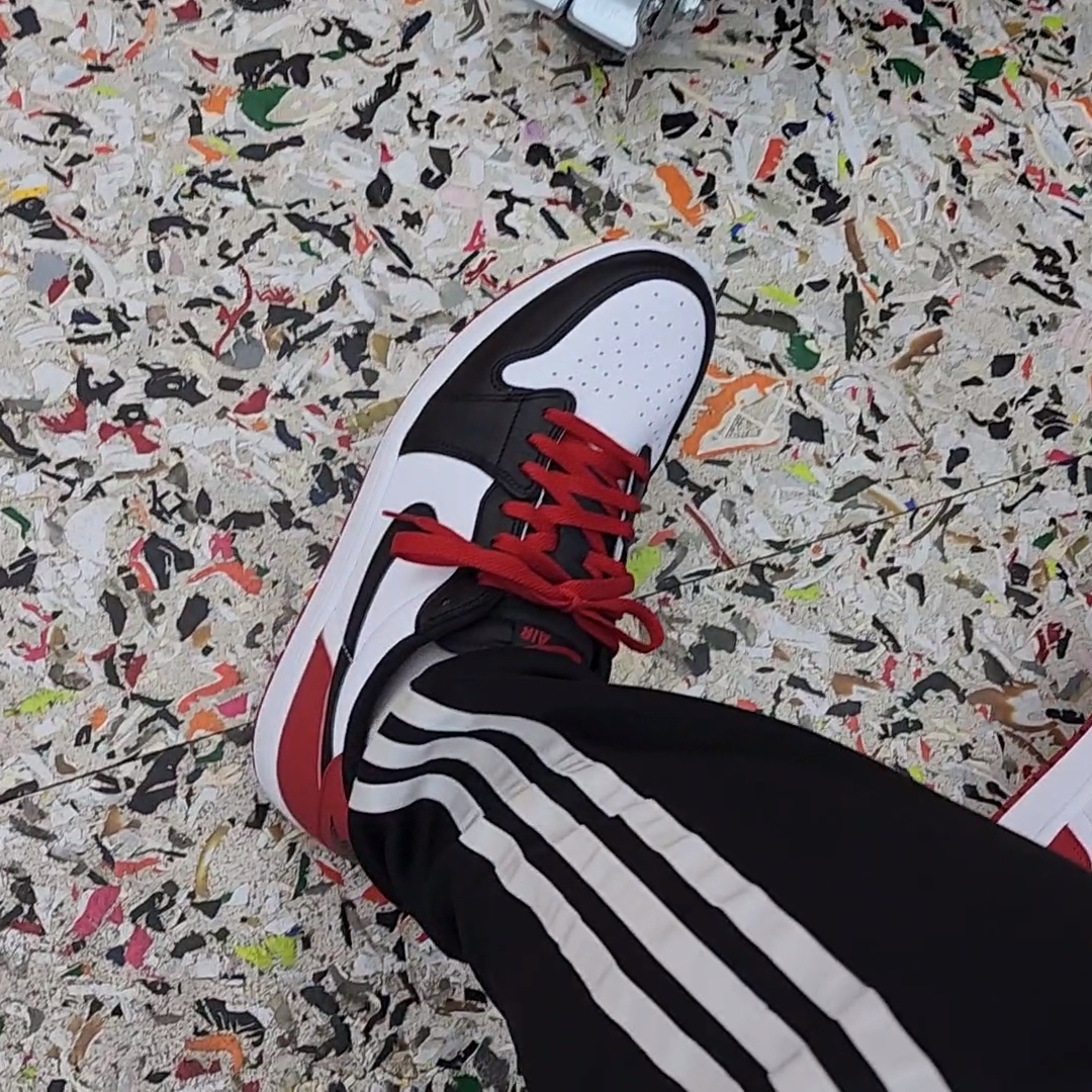Jordan 1 Retro Low OG Black Toe 착용 스타일 - 3