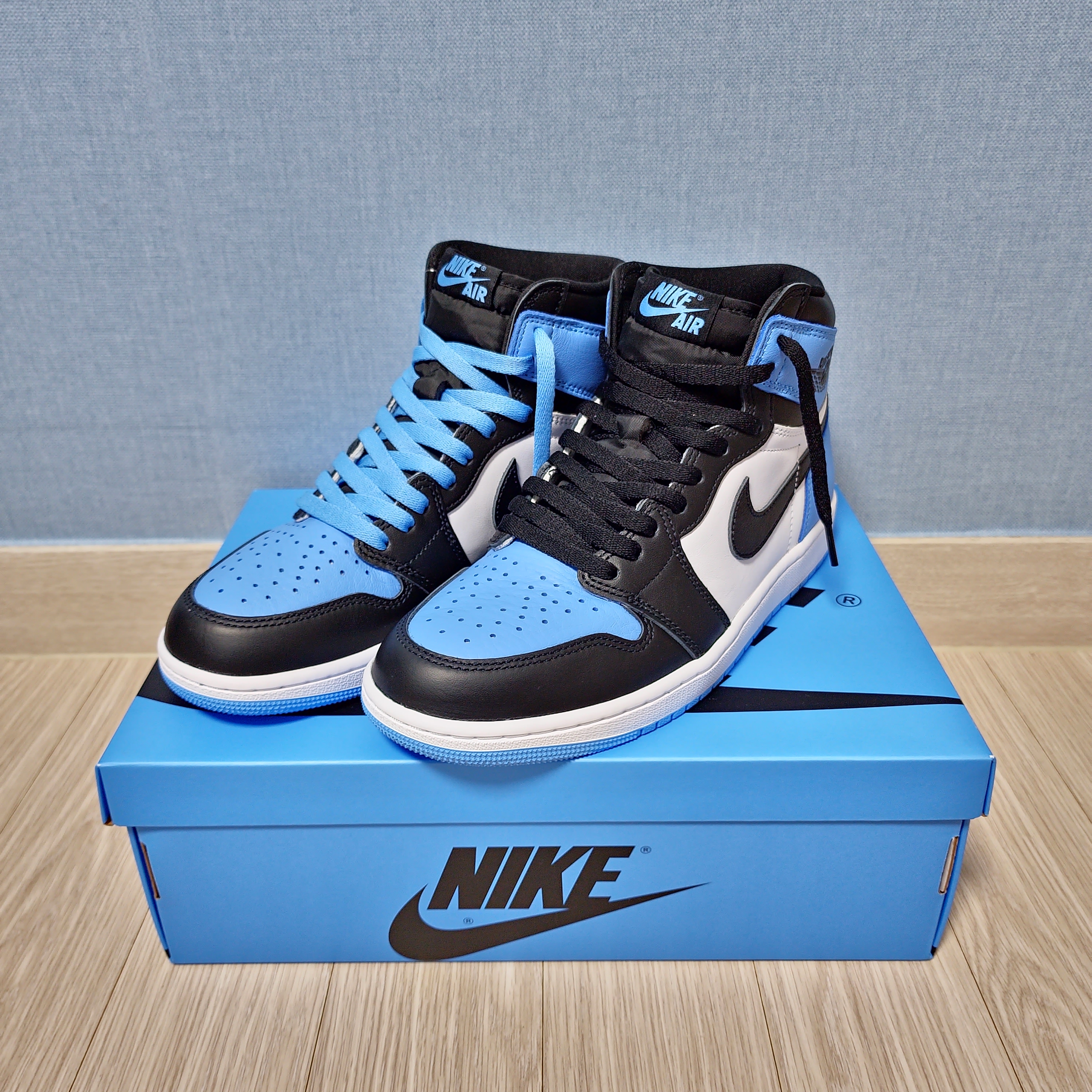 Jordan 1 Retro High OG University Blue 착용 스타일 - 1