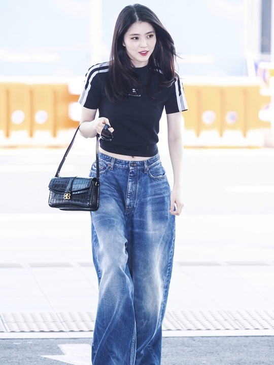 Balenciaga Crocodile Embossed Small Flap Bag Black 착용 스타일