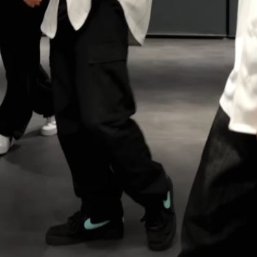 Nike x Tiffany & Co. Air Force 1 Low SP 1837 착용 스타일 - 3