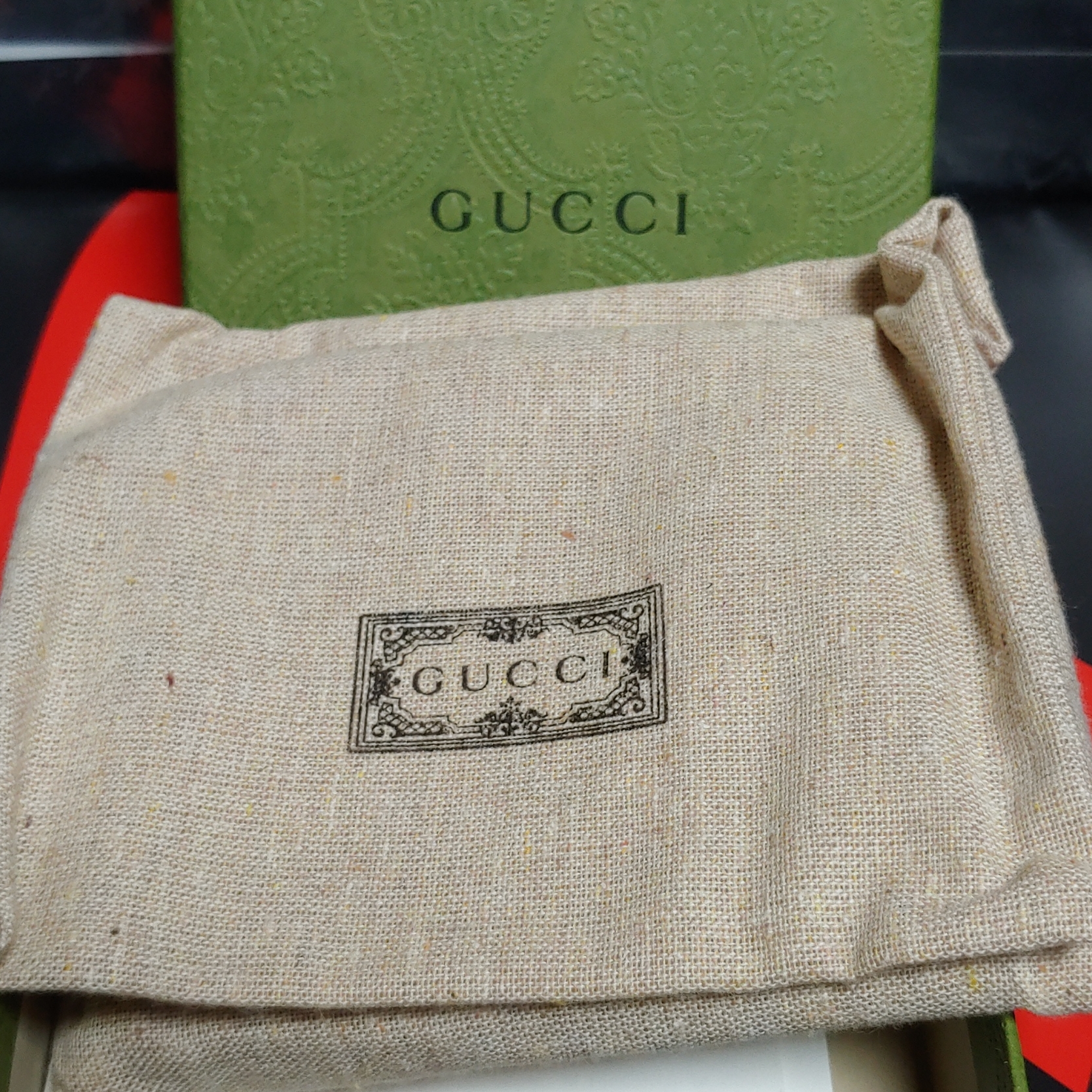 Gucci Ophidia GG Wallet Beige Ebony 착용 스타일 - 3
