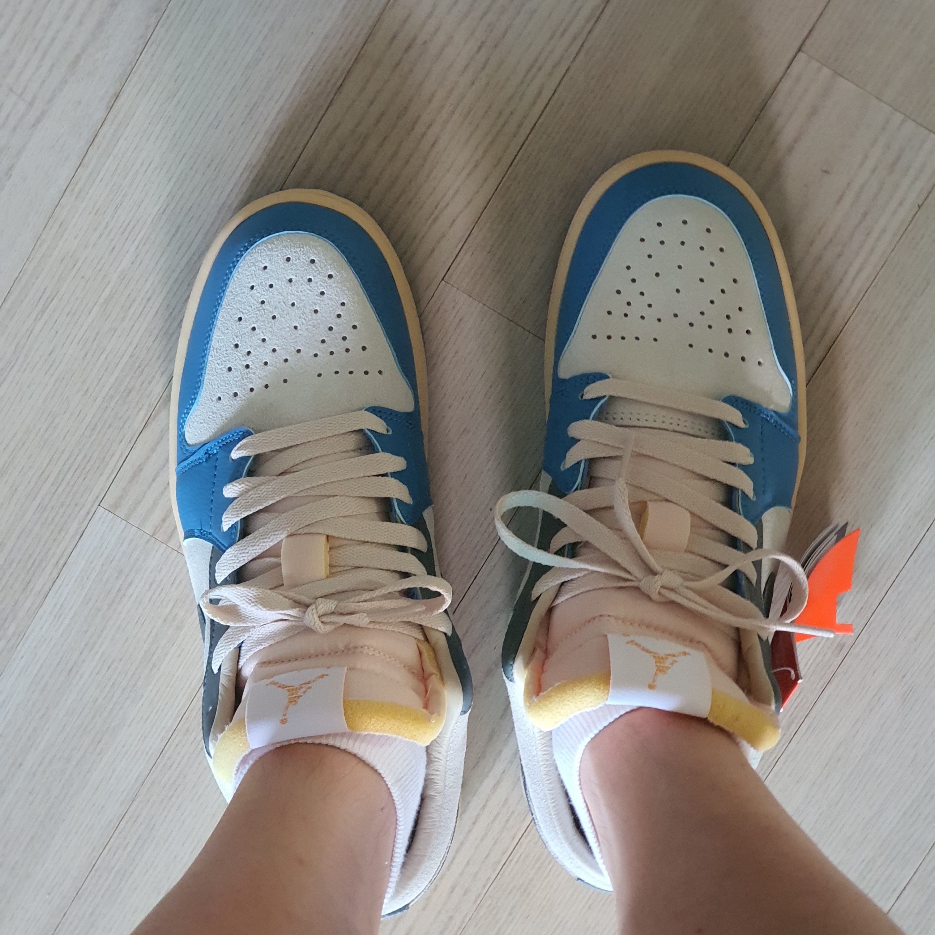 Jordan 1 Low SE Tokyo 96 착용 스타일 - 1