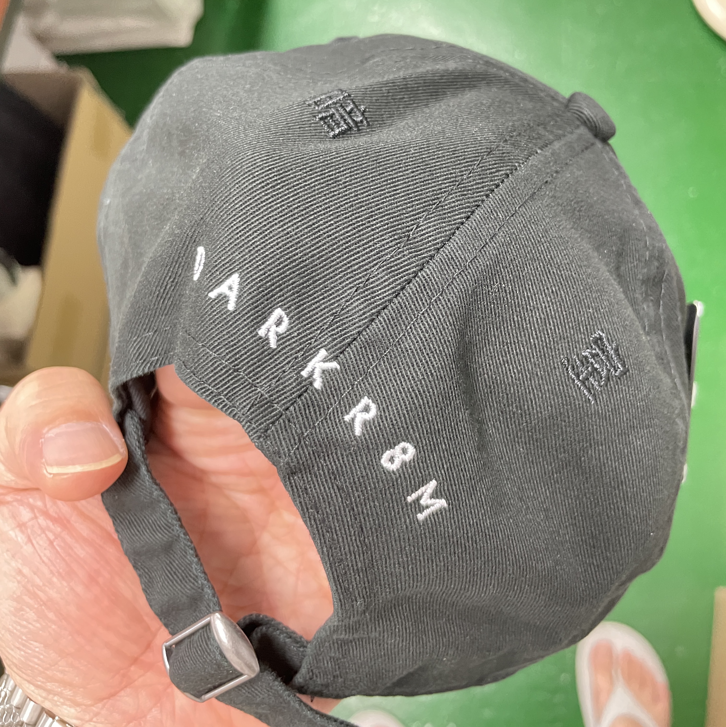 Darkr8m Studio x New Era Unstructured Ball Cap Black 착용 스타일 - 2