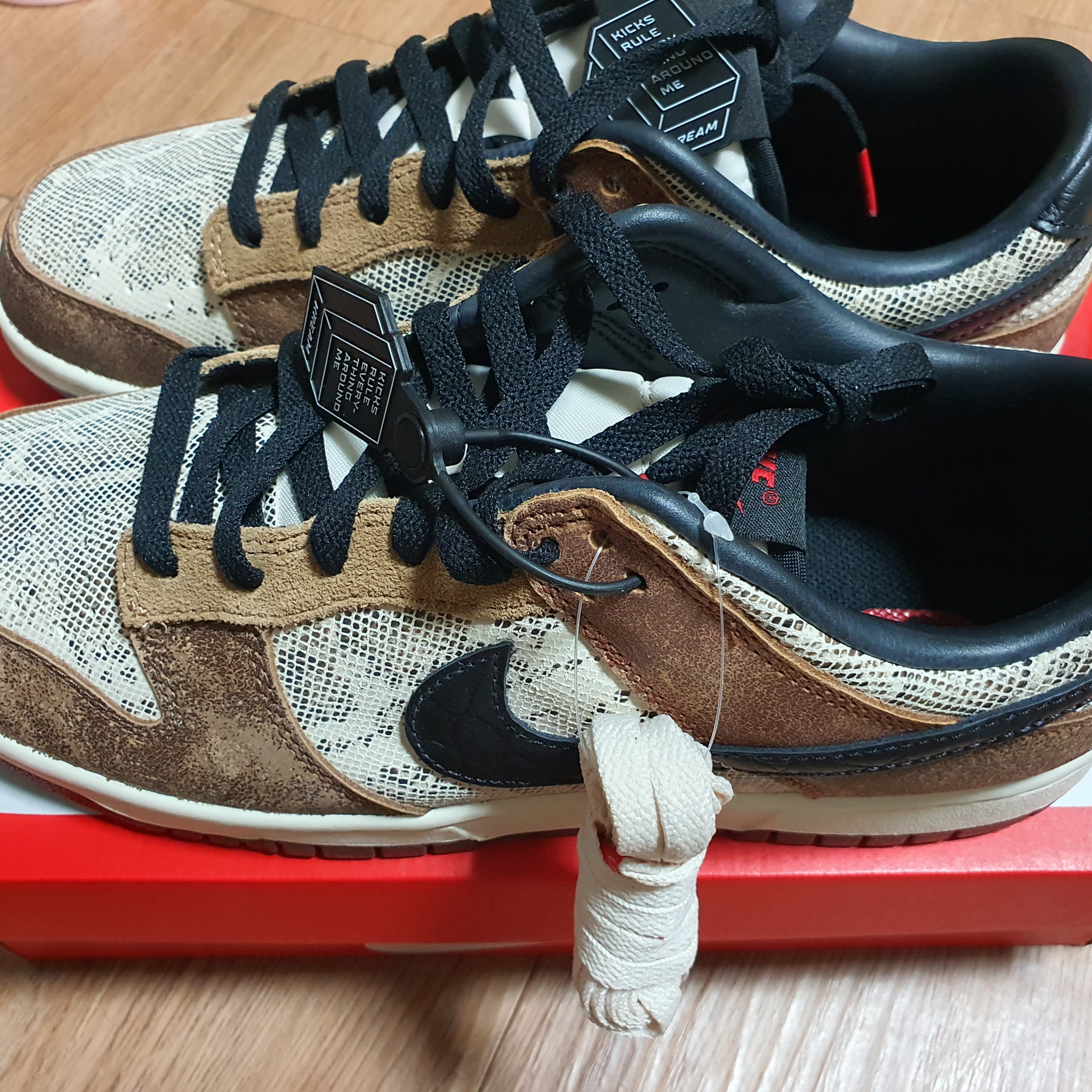 Nike Dunk Low PRM Head to Head 착용 스타일 - 2