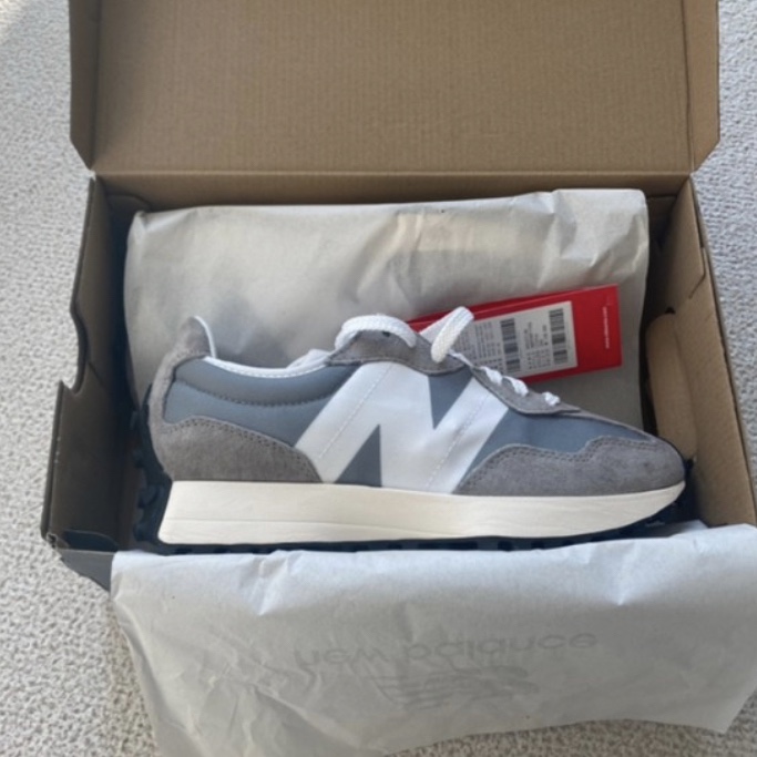 New Balance 327 Grey 착용 스타일 - 1