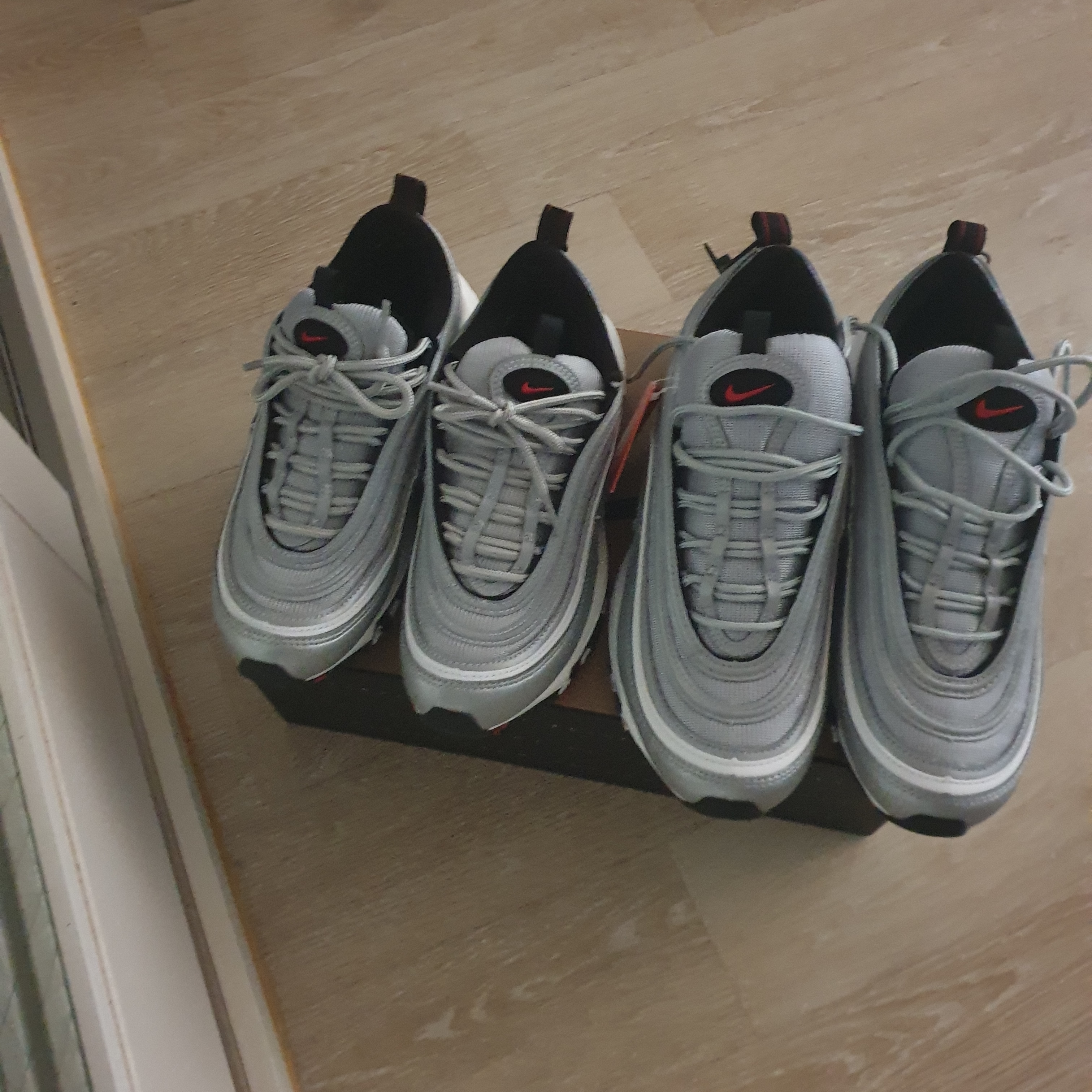 (W) Nike Air Max 97 OG Silver Bullet 2022, Nike Air Max 97 OG Silver Bullet 2022 착용 스타일 - 1